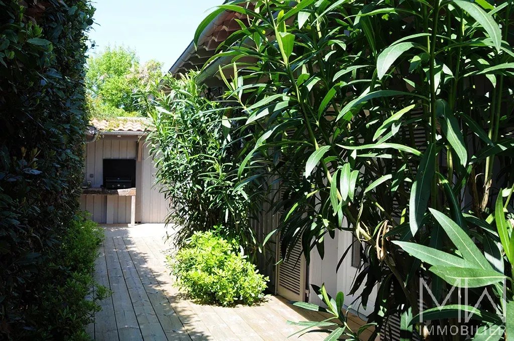 JOLIE VILLA BOIS AVEC PISCINE – HYPER CENTRE CAP FERRET – 8 COUCHAGES