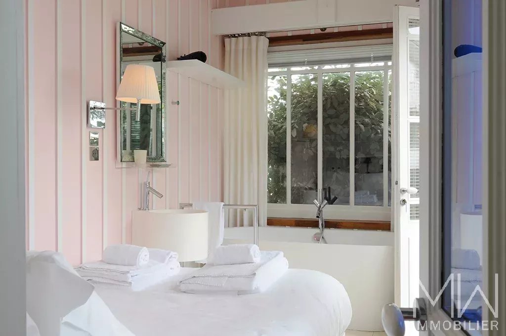 VILLA PIEDS DANS L’EAU – VILLAGE DES JACQUETS – 16 COUCHAGES