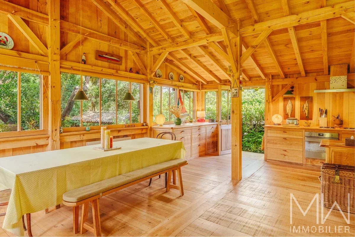 LOCATION SAISONNIÈRE CAP FERRET CENTRE – 8 COUCHAGES