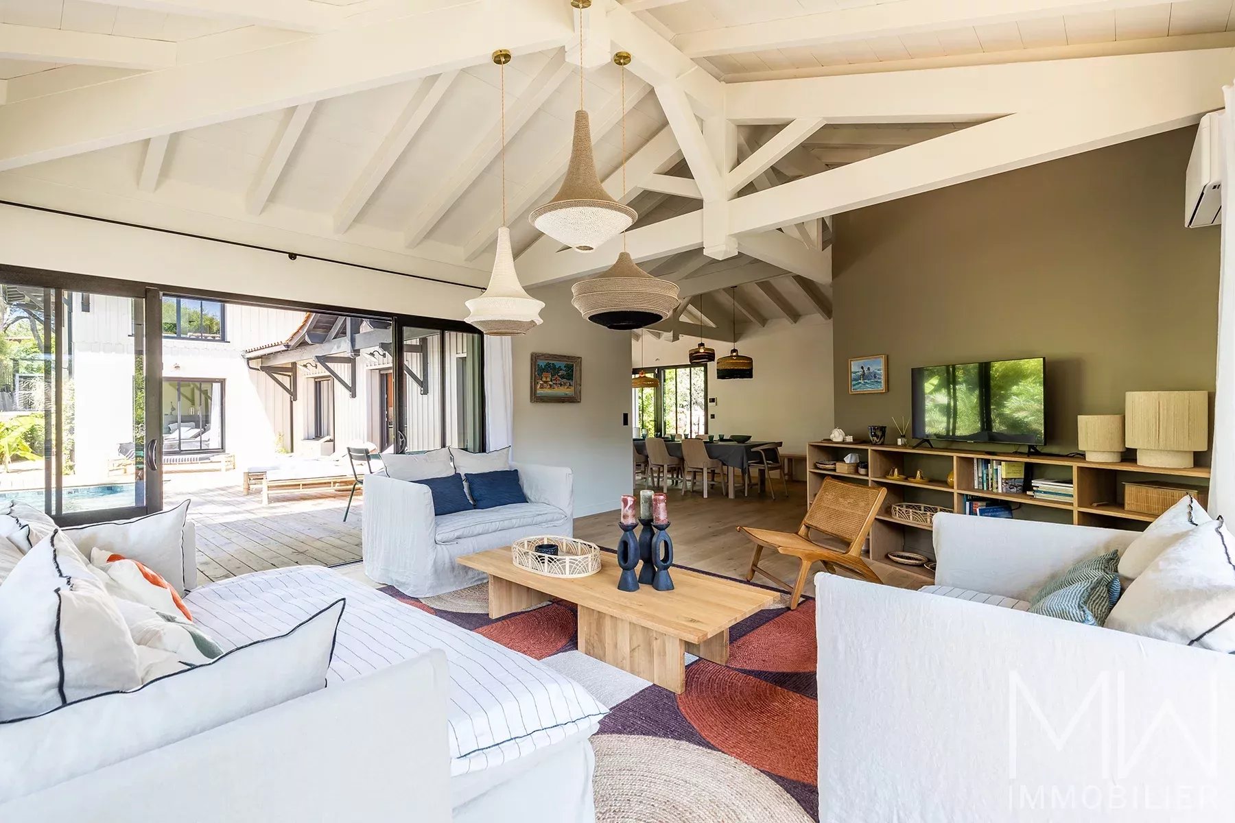 MAGNIFIQUE VILLA BOIS AVEC PISCINE – CAP FERRET – 12 COUCHAGES