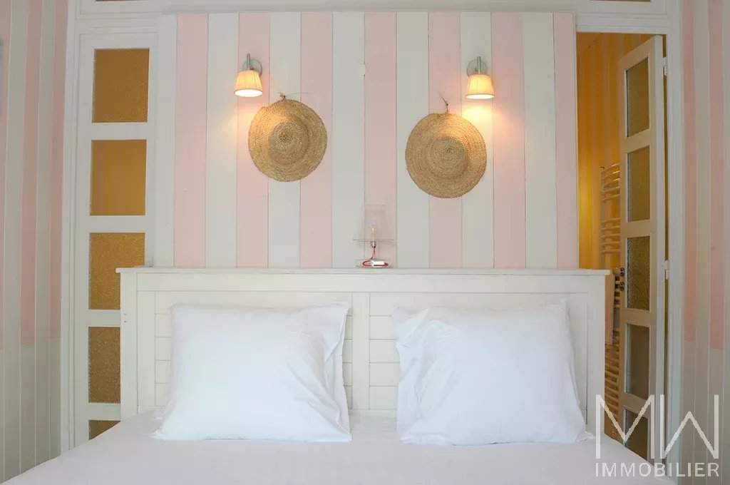 VILLA PIEDS DANS L’EAU – VILLAGE DES JACQUETS – 16 COUCHAGES