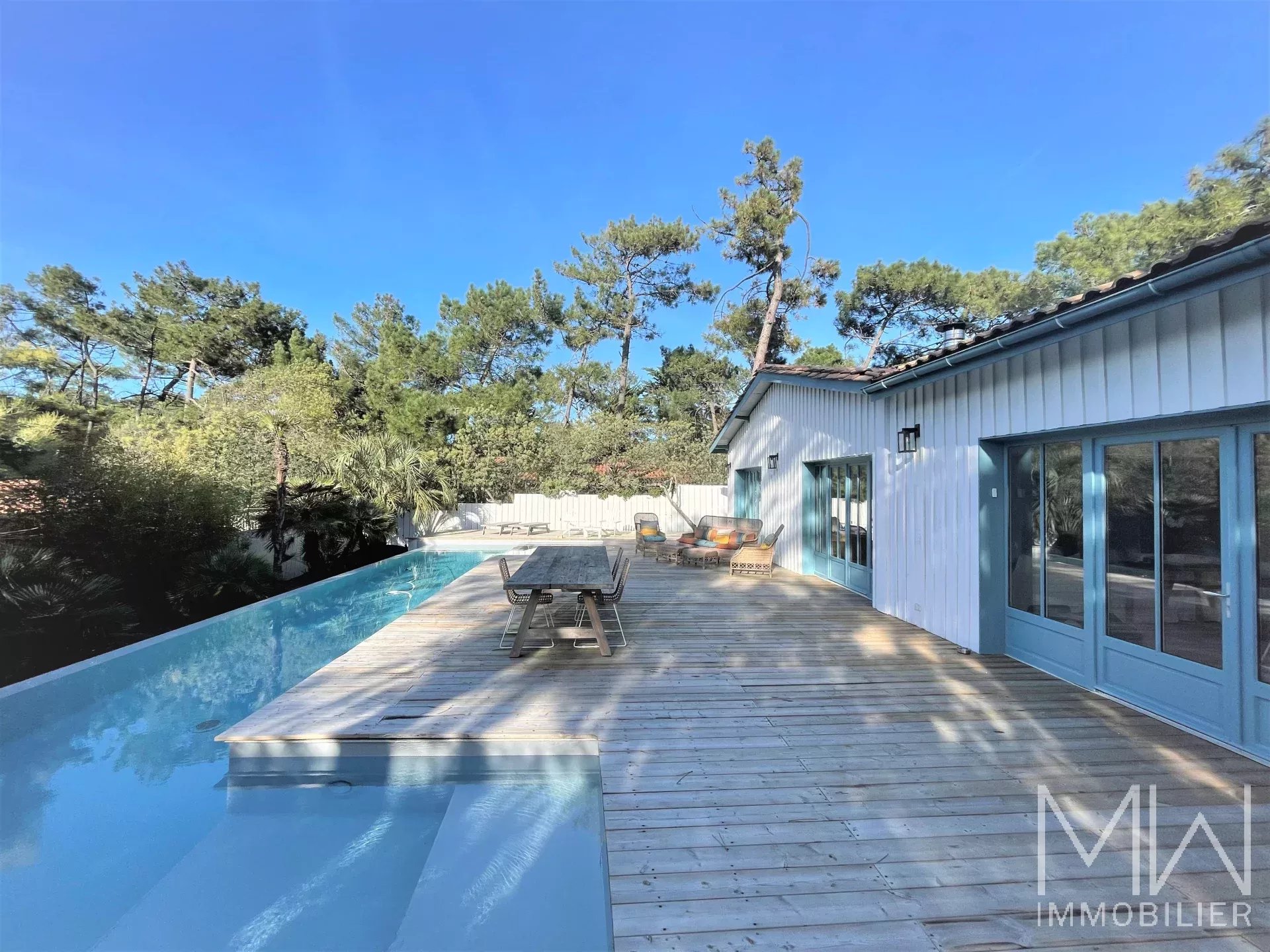 MAGNIFIQUE VILLA BOIS AU COEUR DU CAP FERRET – 10 COUCHAGES