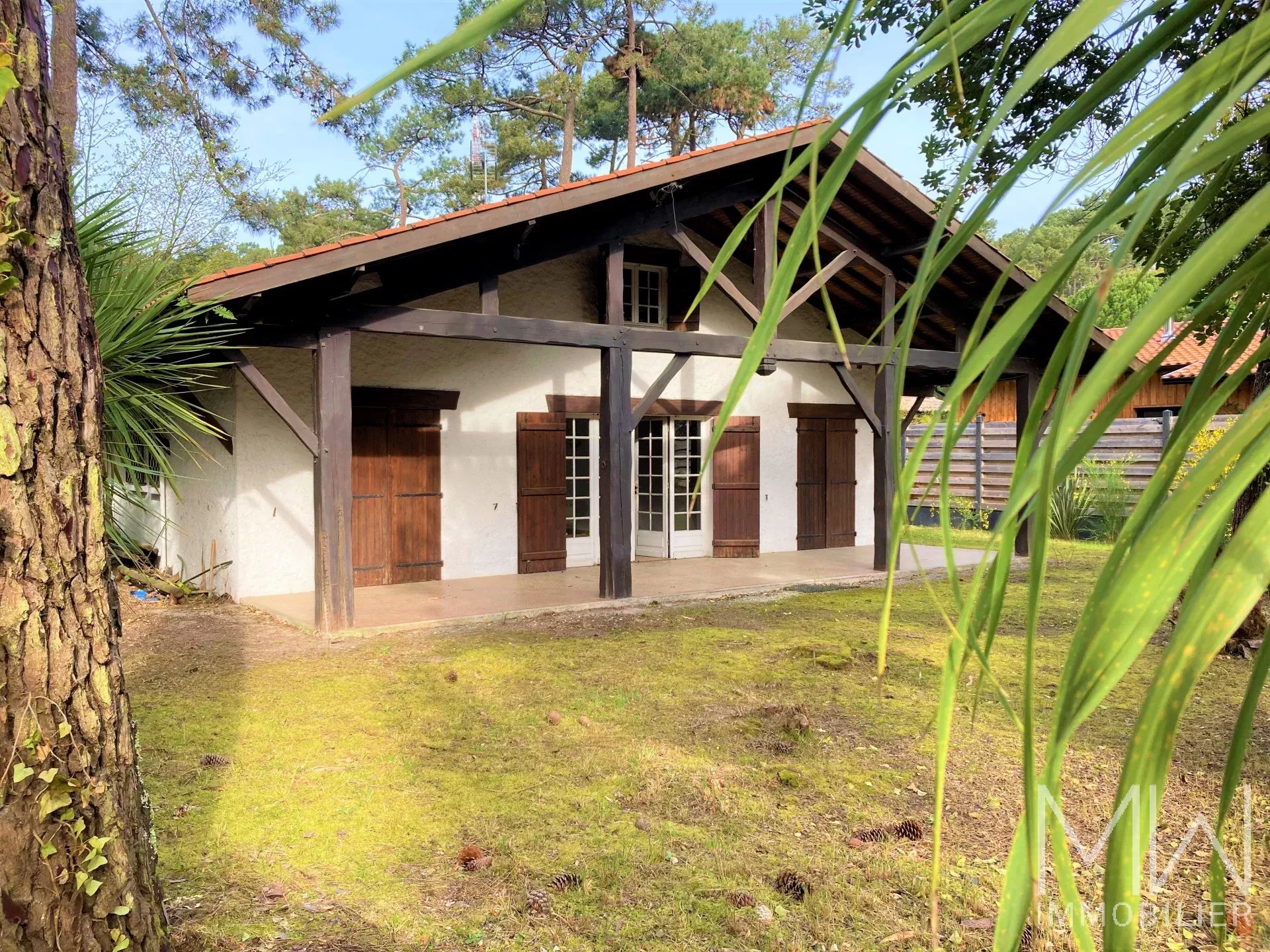 VILLA A REINVENTER AU COEUR PIRAILLAN