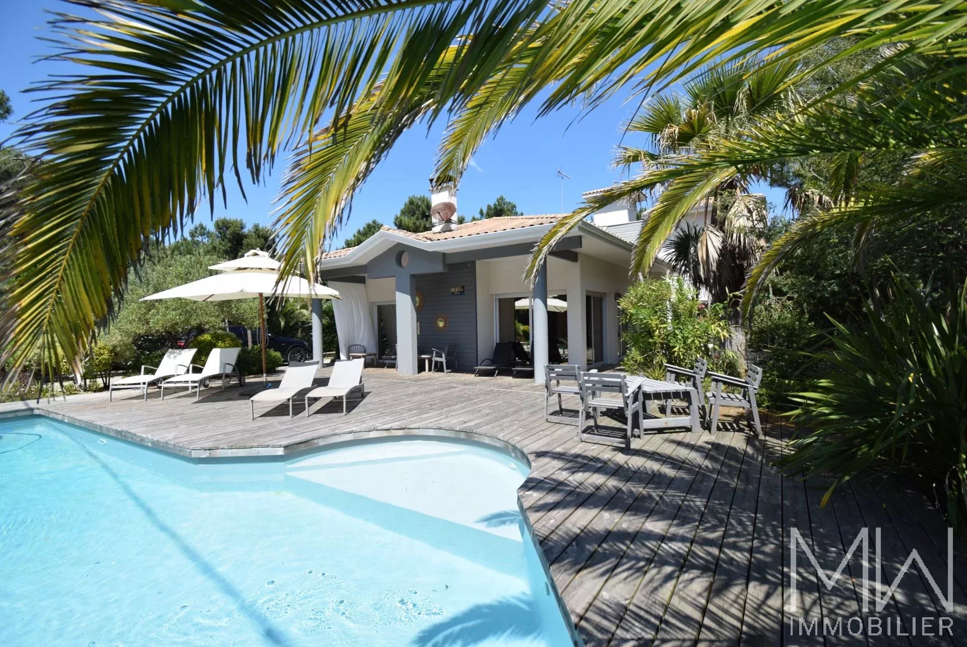 TRÈS AGREABLE VILLA AVEC PISCINE – LA POINTE – 08 COUCHAGES