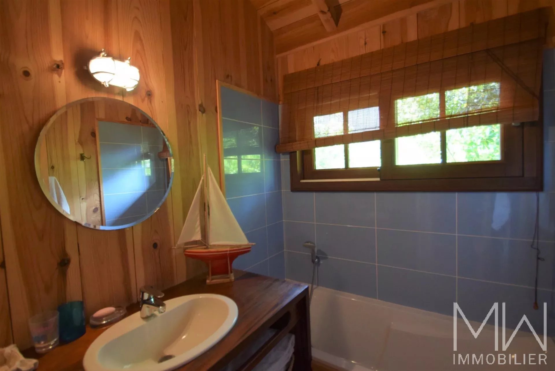 CHARMANTE VILLA BOIS AVEC MAGNIFIQUE VUE PANORAMIQUE SUR LE BASSIN – LA VIGNE – 10 COUCHAGES