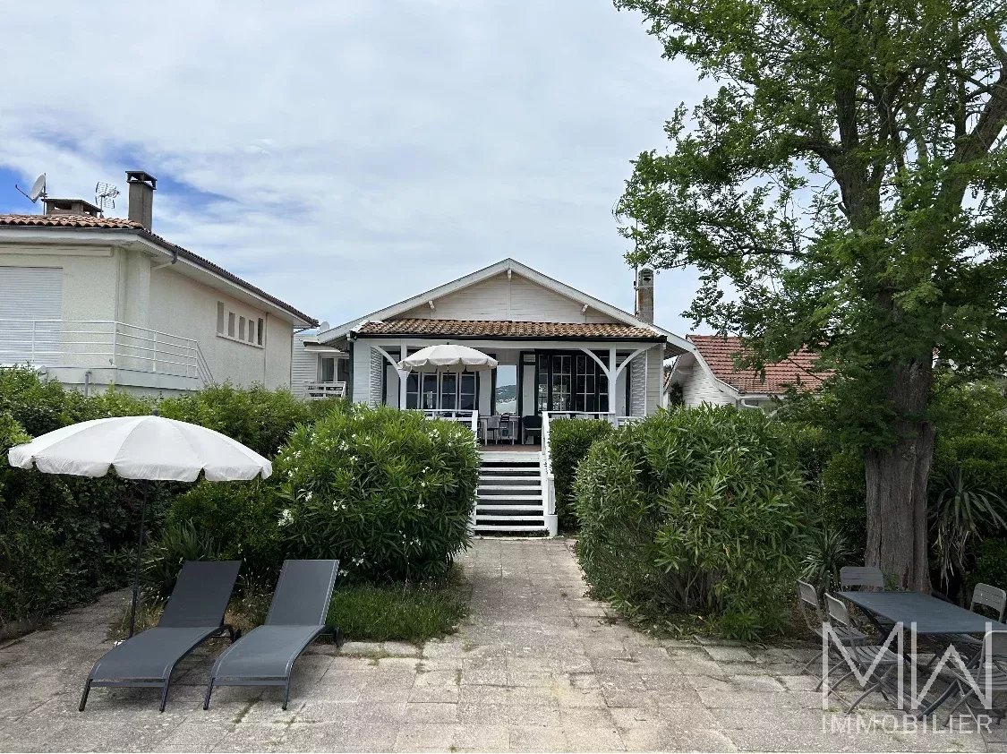 VILLA PLEINE DE CHARME EN 1ERE LIGNE – CAP FERRET – 8 COUCHAGES