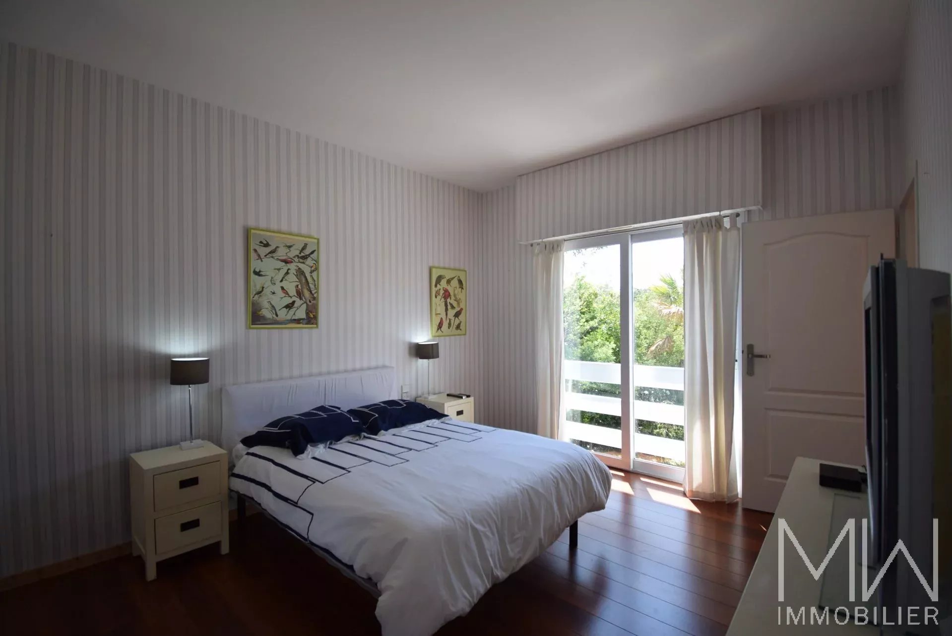 TRÈS AGREABLE VILLA AVEC PISCINE – LA POINTE – 08 COUCHAGES