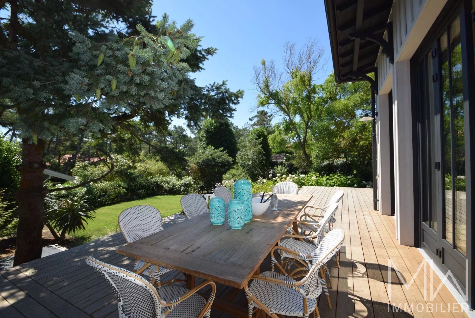 VILLA DE PRESTIGE AU CALME ET AVEC PISCINE – 10 COUCHAGES
