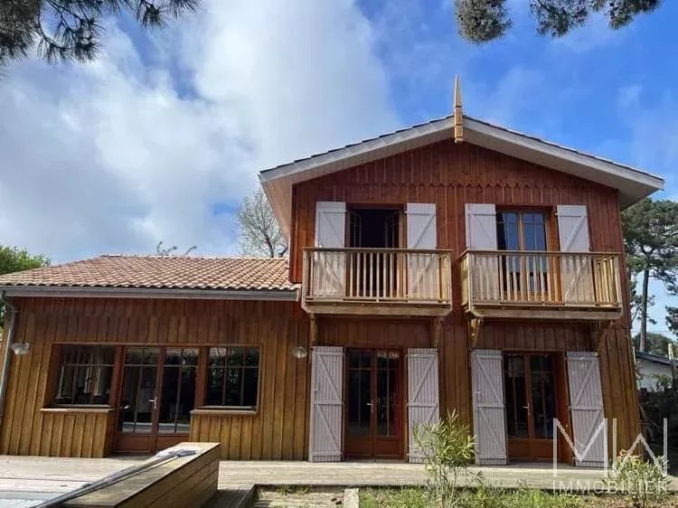 VILLA BOIS AVEC PISCINE – PETIT PIQUEY – 10 COUCHAGES