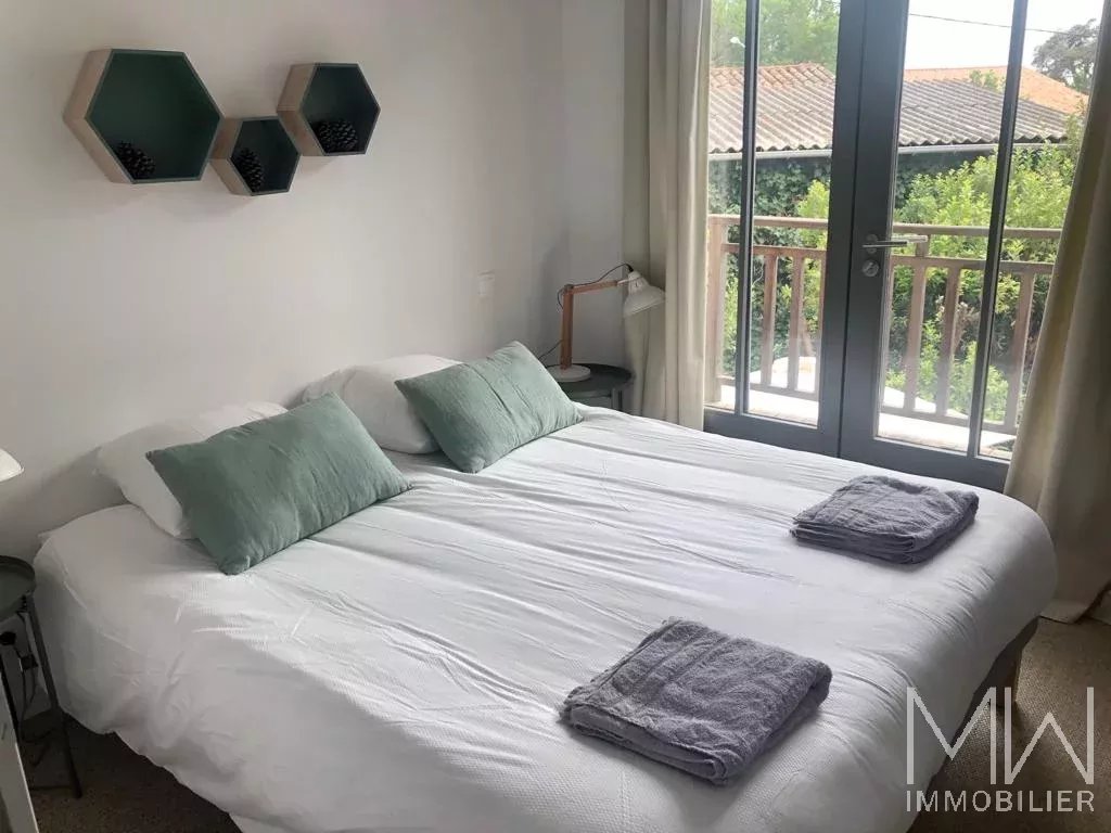 LOCATION SAISONNIÈRE – CAP FERRET CENTRE – 10 COUCHAGES