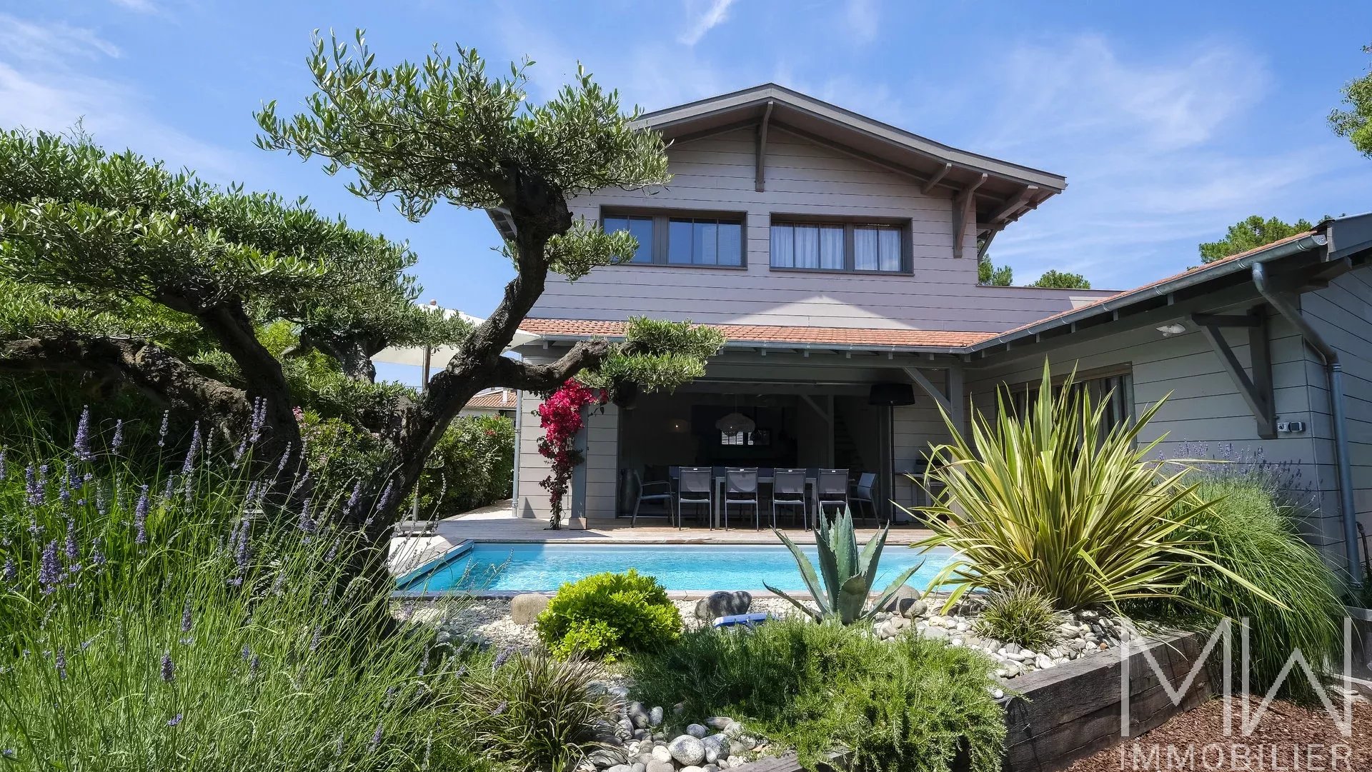 VILLA DE LUXE DANS LE CENTRE – CAP FERRET – 10 PERSONNES