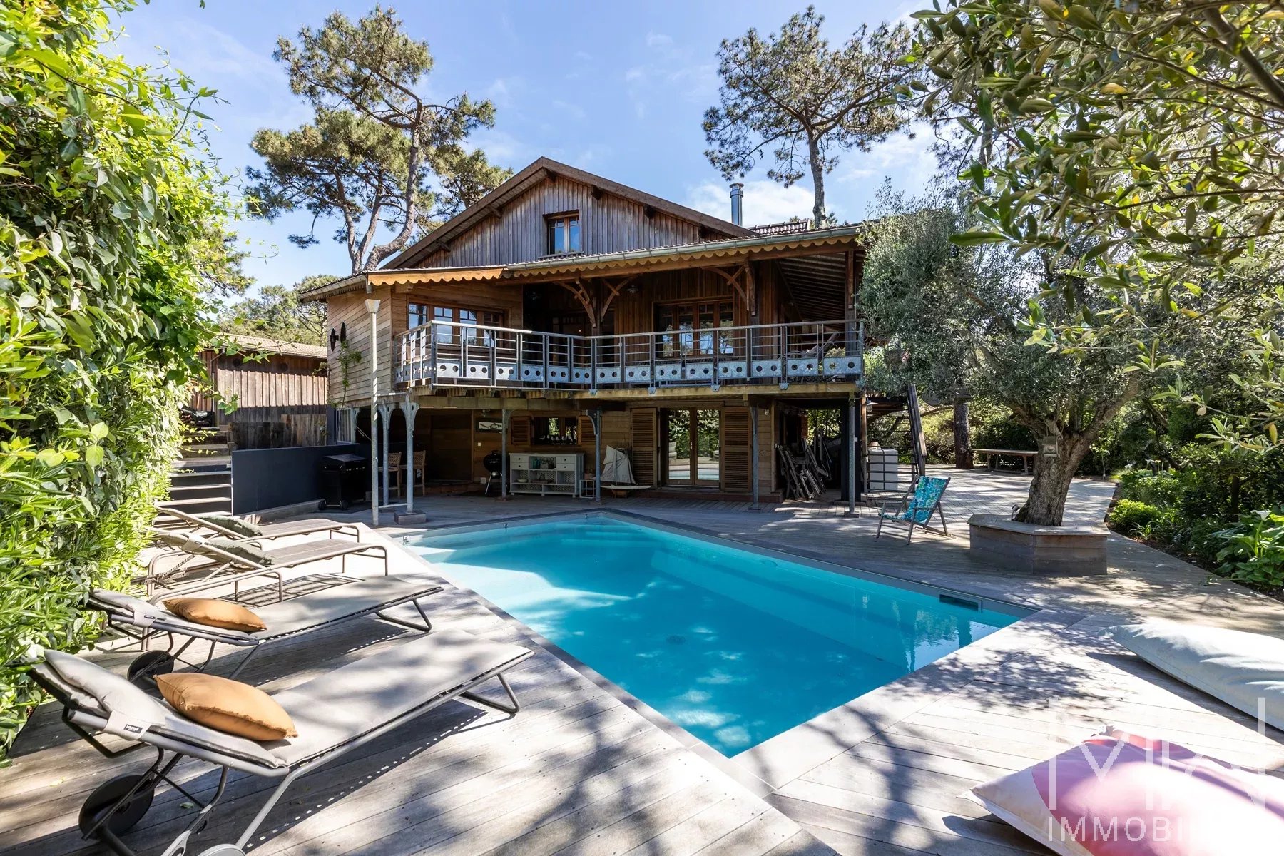 AGREABLE VILLA BOIS AVEC PISCINE – CAP FERRET – 10 COUCHAGES