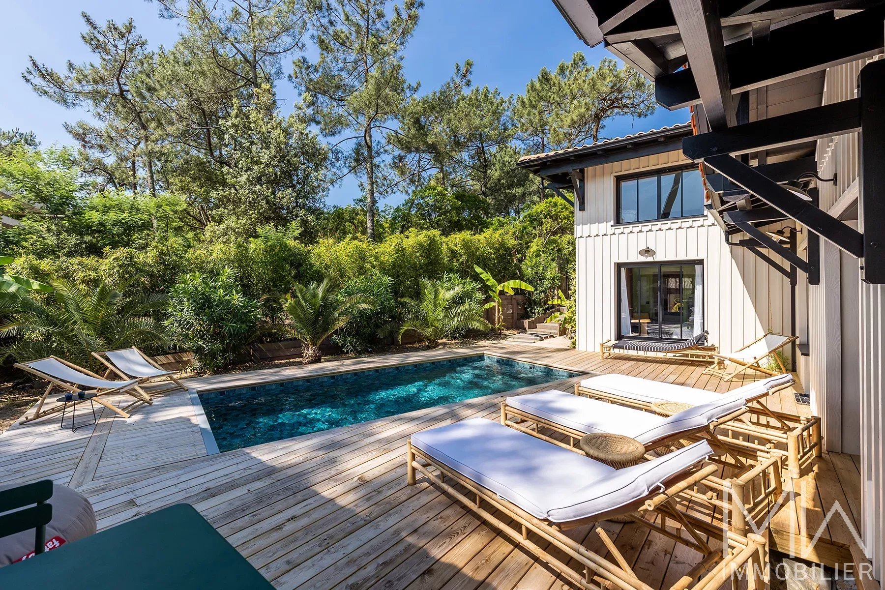 MAGNIFIQUE VILLA BOIS AVEC PISCINE – CAP FERRET – 12 COUCHAGES