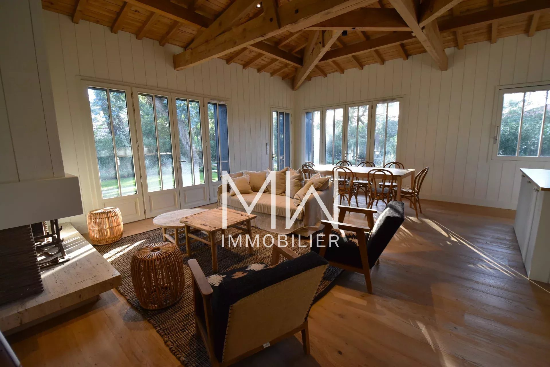 EMPLACEMENT PRIVILEGIE POUR CETTE BELLE VILLA