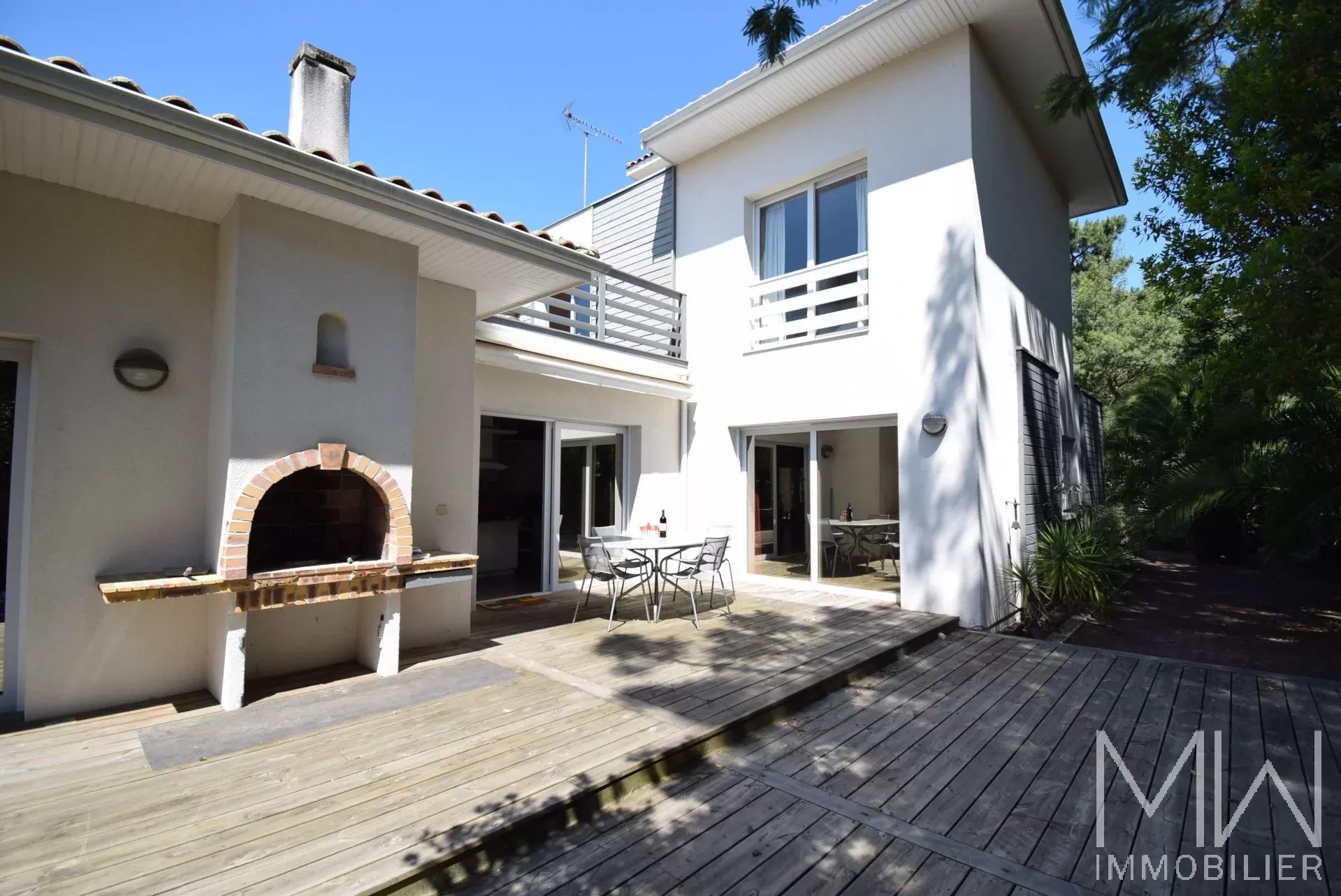 TRÈS AGREABLE VILLA AVEC PISCINE – LA POINTE – 08 COUCHAGES