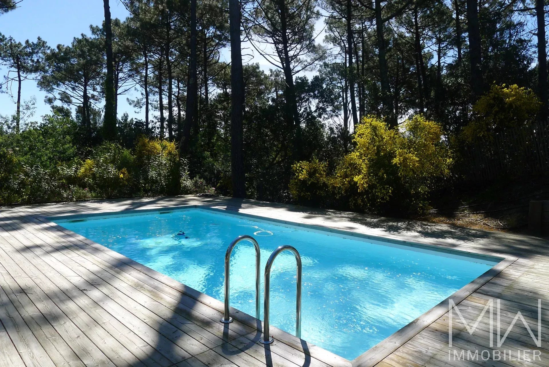 VILLA BOIS AVEC PISCINE A LOUER – LA VIGNE – 11 COUCHAGES