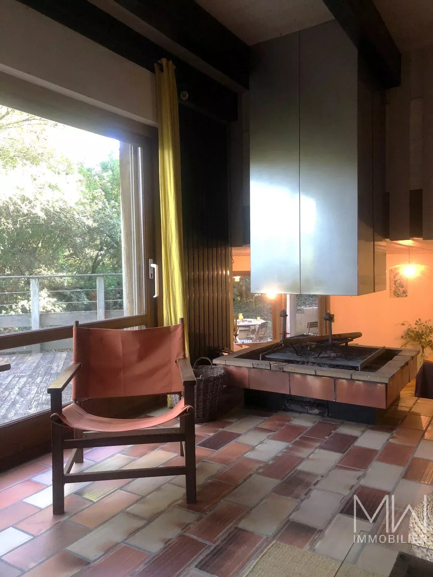 MAISON CONTEMPORAIRE SUR VASTE TERRAIN QUARTIER DE L’HERBE