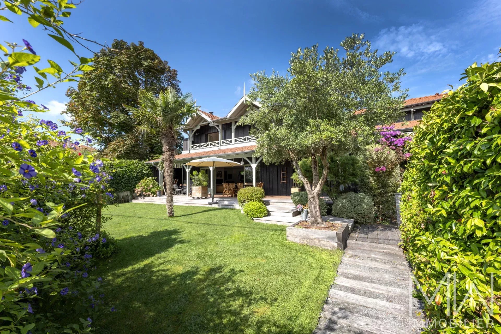 SPLENDIDE ET VASTE VILLA