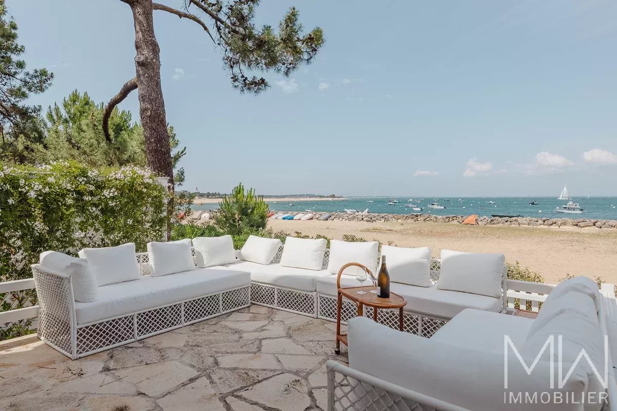 QUARTIER DES 44HA,  PREMIERE LIGNE  – CAP FERRET – 10 COUCHAGES