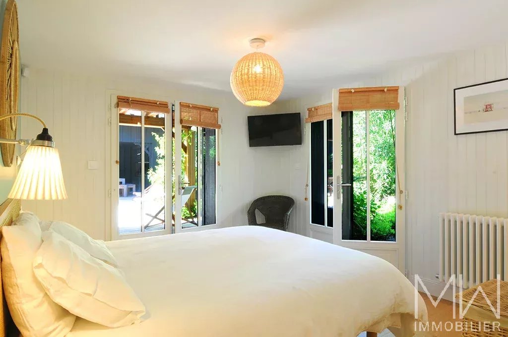 MAGNIFIQUE VILLA BOIS A LA POINTE DU CAP FERRET – 14 COUCHAGES