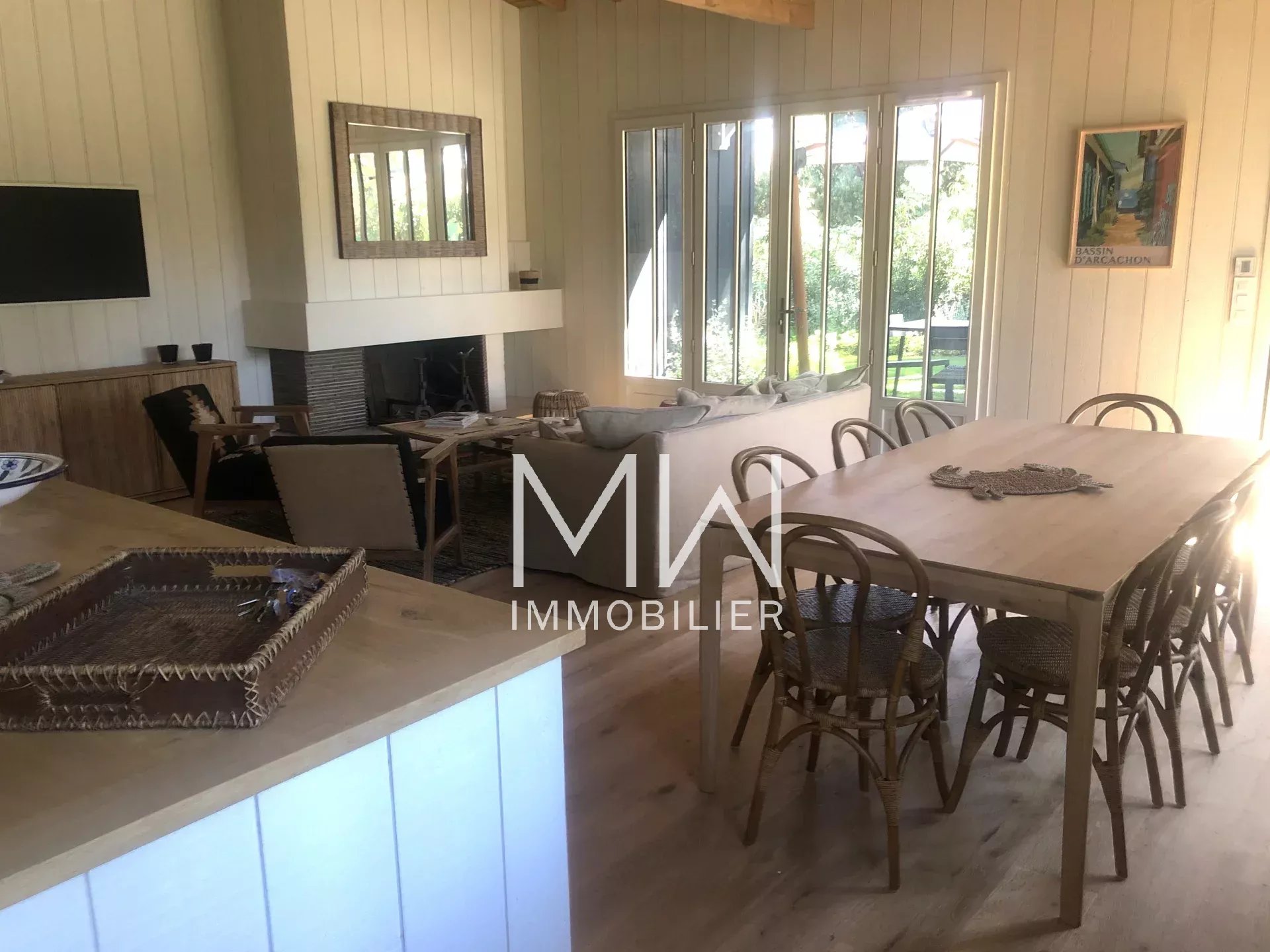 EMPLACEMENT PRIVILEGIE POUR CETTE BELLE VILLA