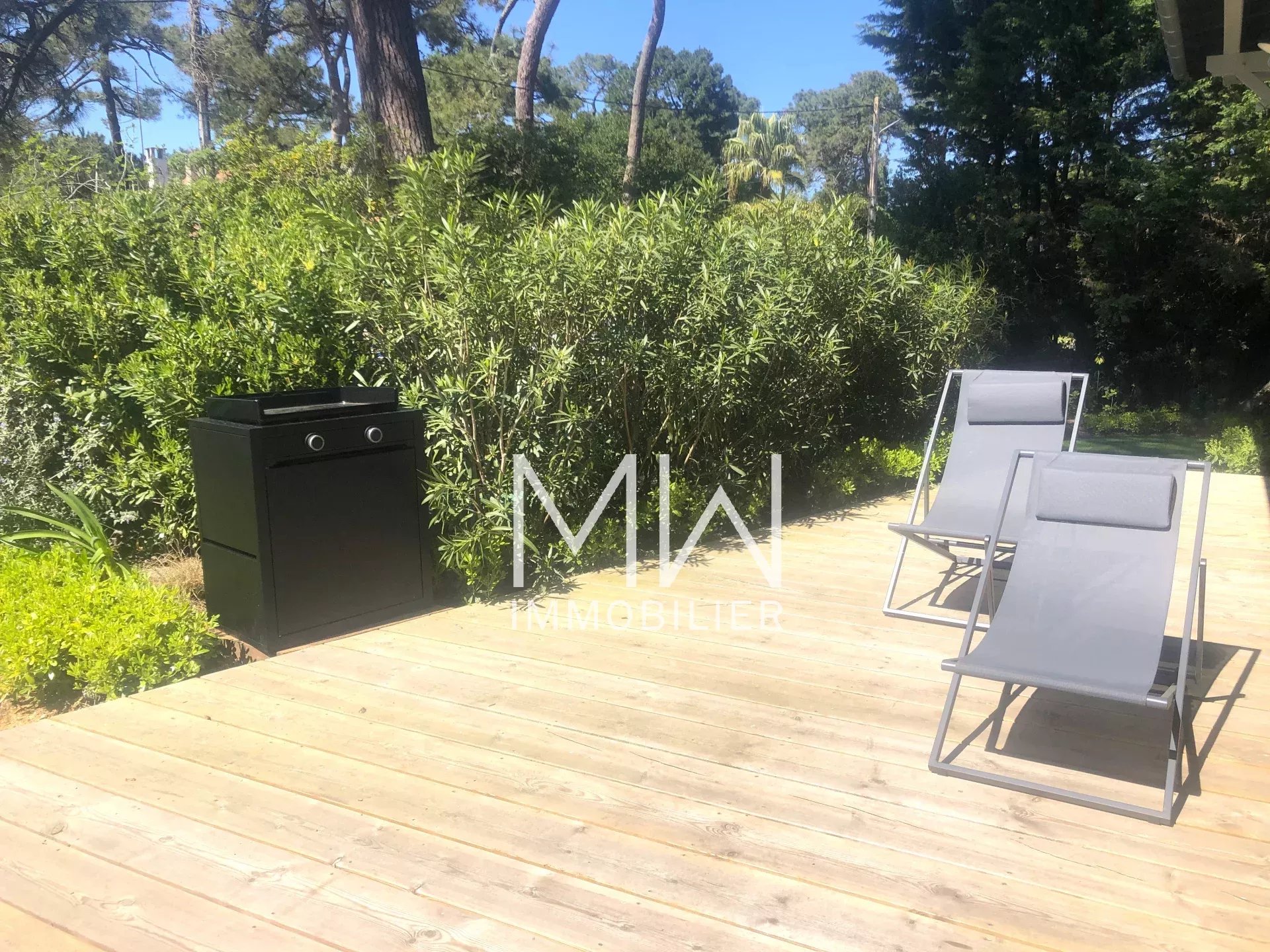 EMPLACEMENT PRIVILEGIE POUR CETTE BELLE VILLA
