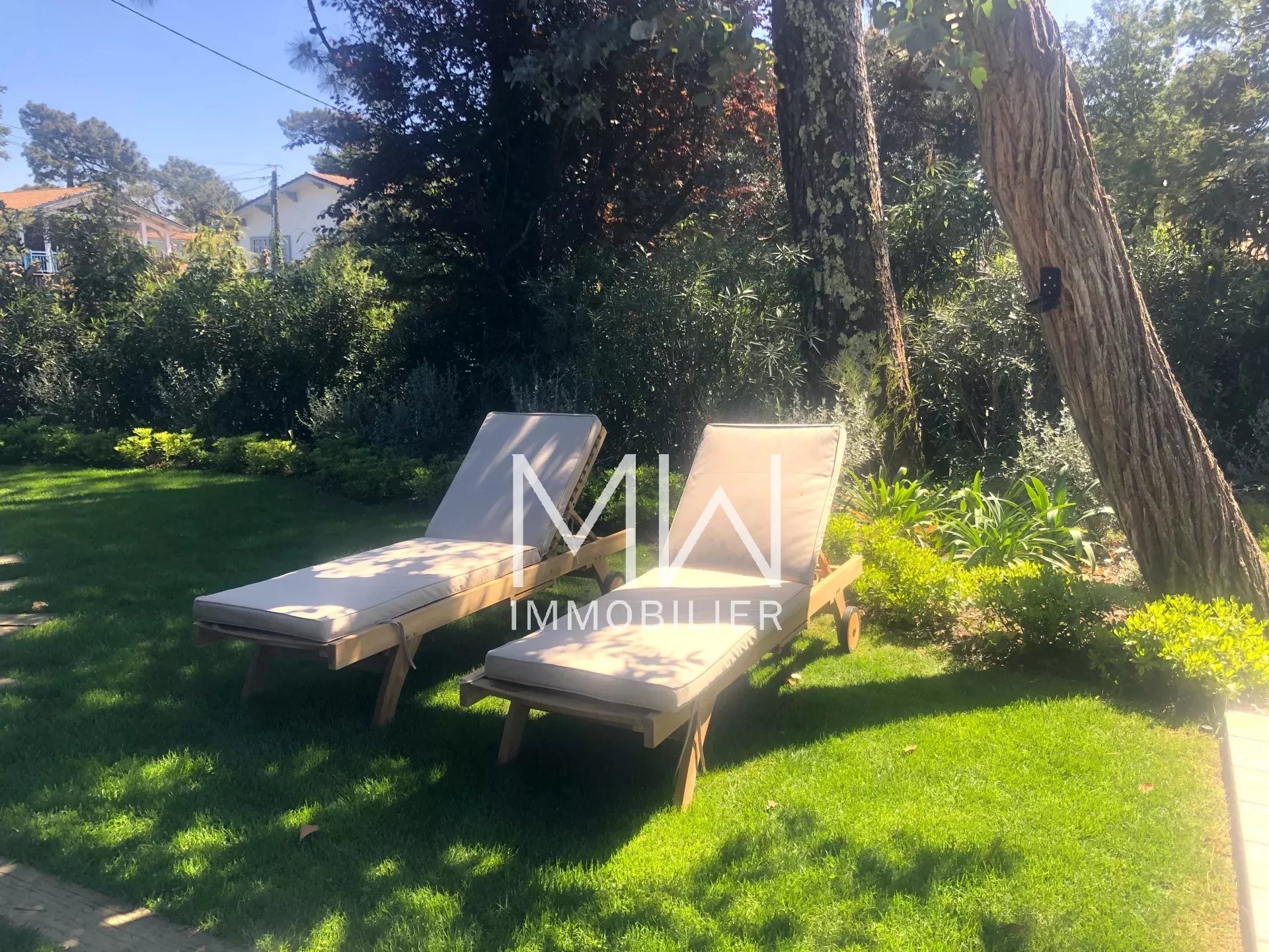 EMPLACEMENT PRIVILEGIE POUR CETTE BELLE VILLA