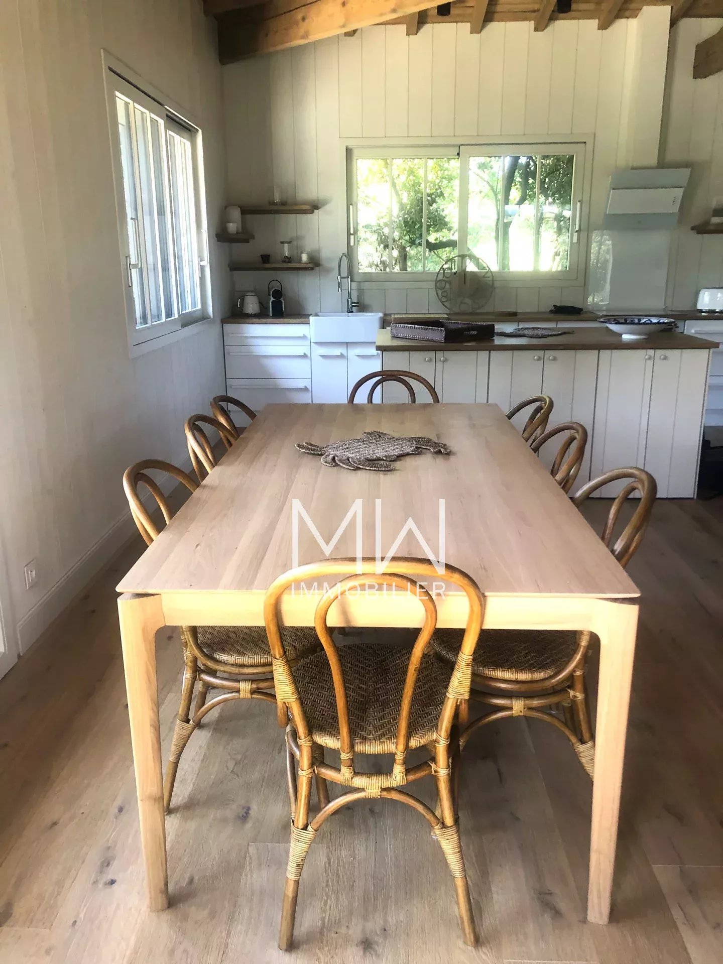 EMPLACEMENT PRIVILEGIE POUR CETTE BELLE VILLA