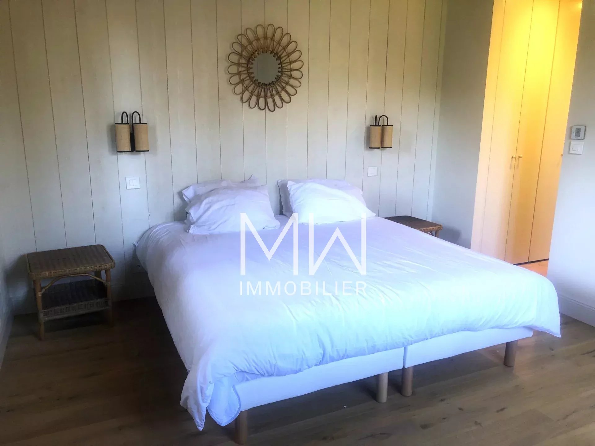 EMPLACEMENT PRIVILEGIE POUR CETTE BELLE VILLA