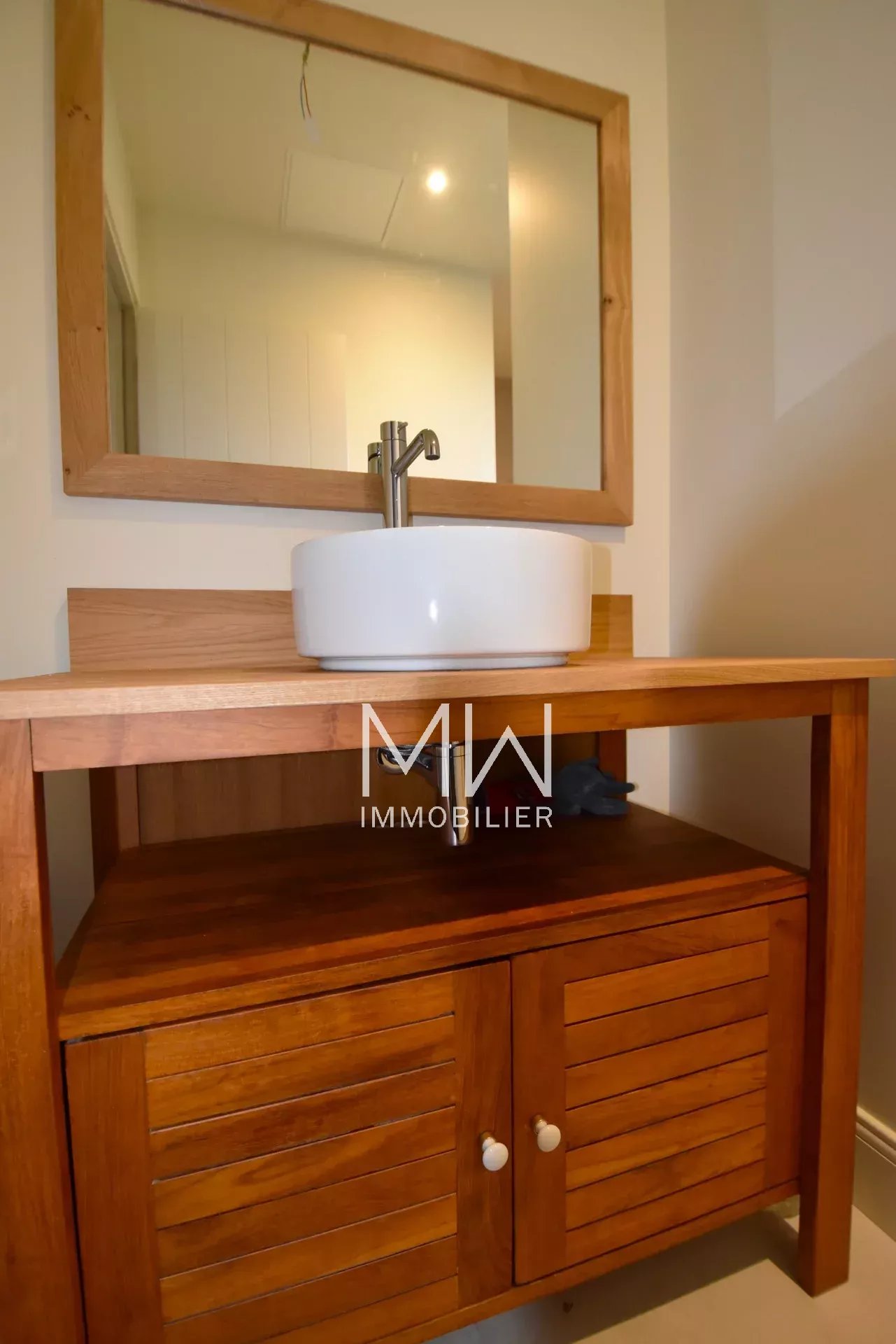 EMPLACEMENT PRIVILEGIE POUR CETTE BELLE VILLA