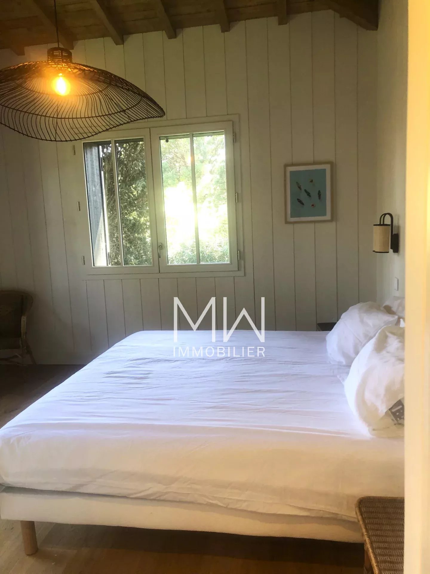 EMPLACEMENT PRIVILEGIE POUR CETTE BELLE VILLA