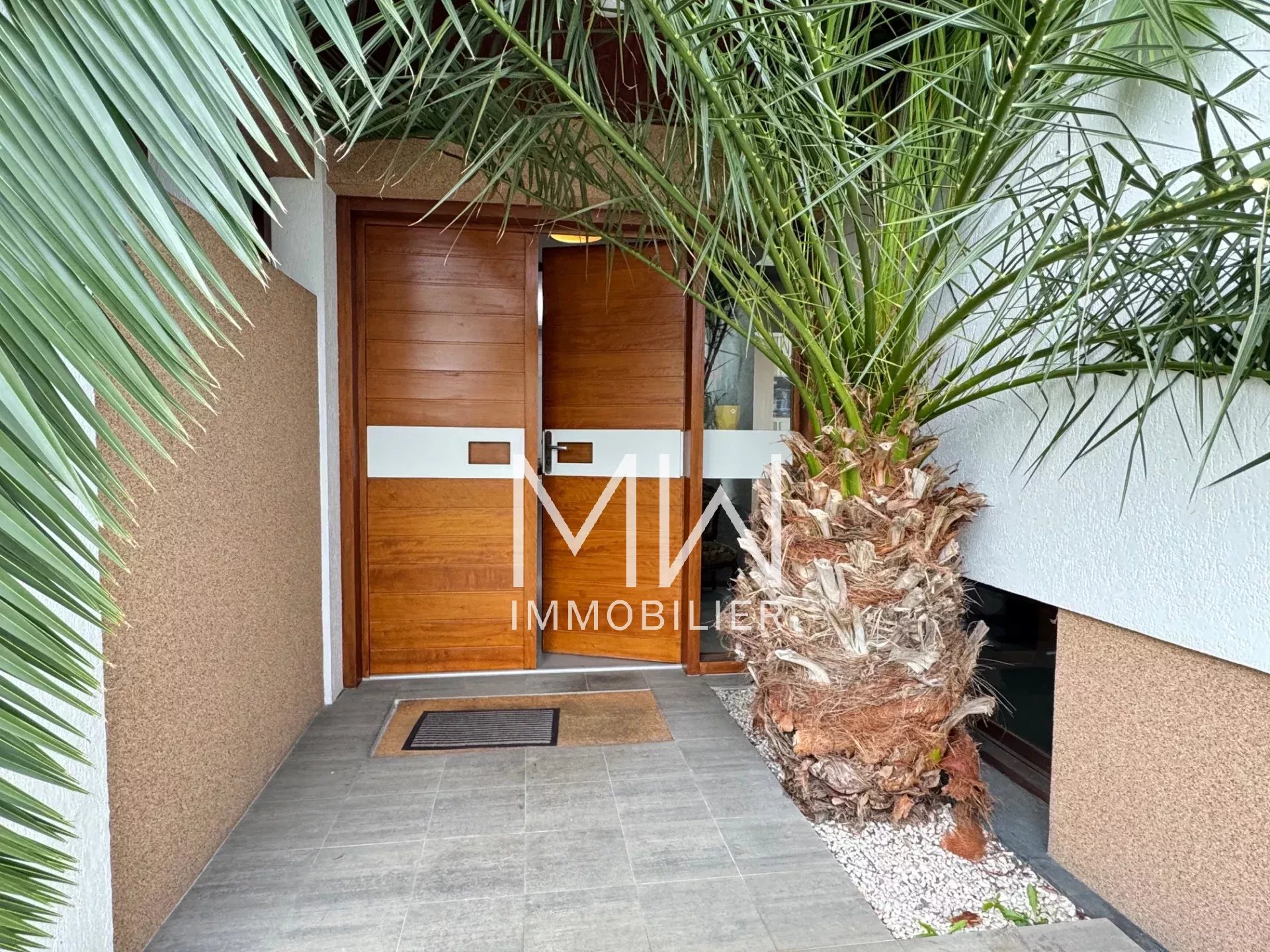 Maison d’architecte lumineuse avec piscine et beaux volumes