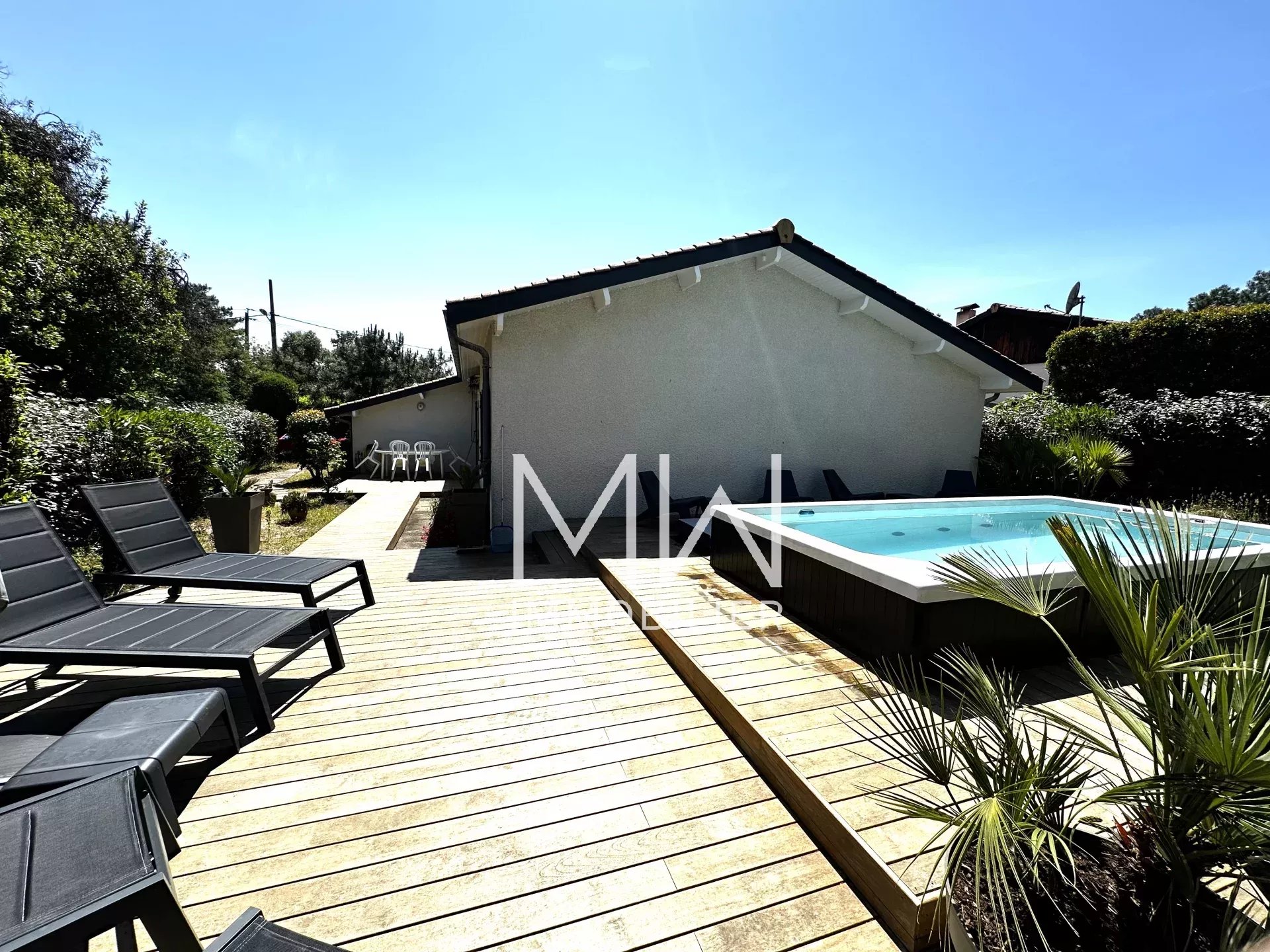 JOLIE VILLA AVEC PISCINE AU COEUR DU CAP FERRET – 6 COUCHAGES