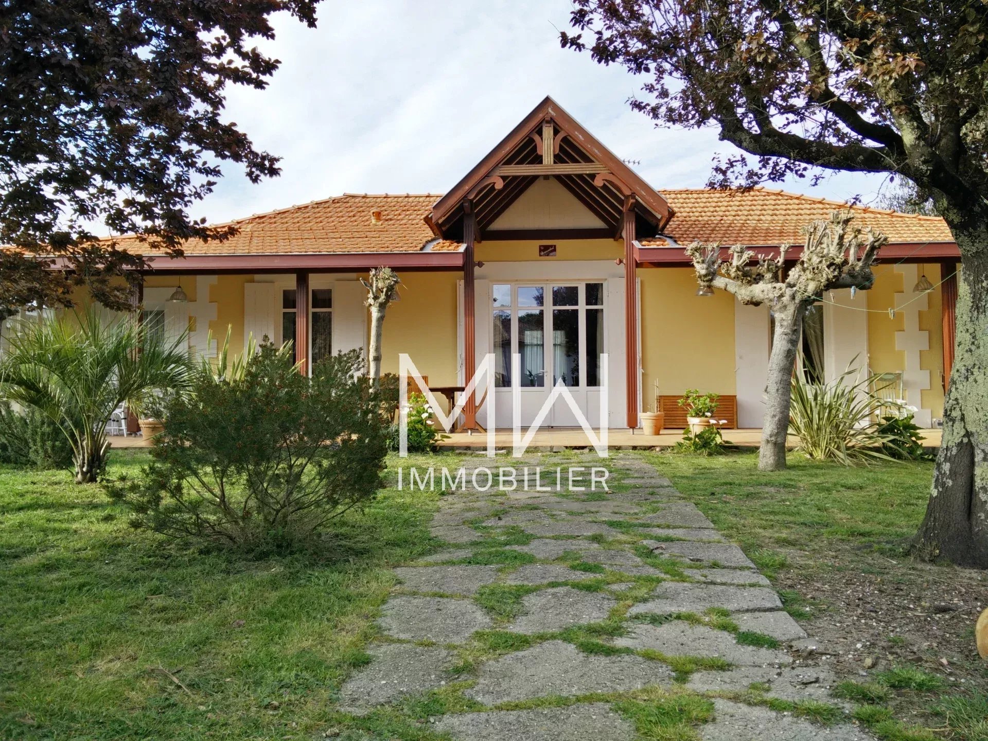 CHARMANTE ARCACHONNAISE – CAP FERRET – 6 COUCHAGES