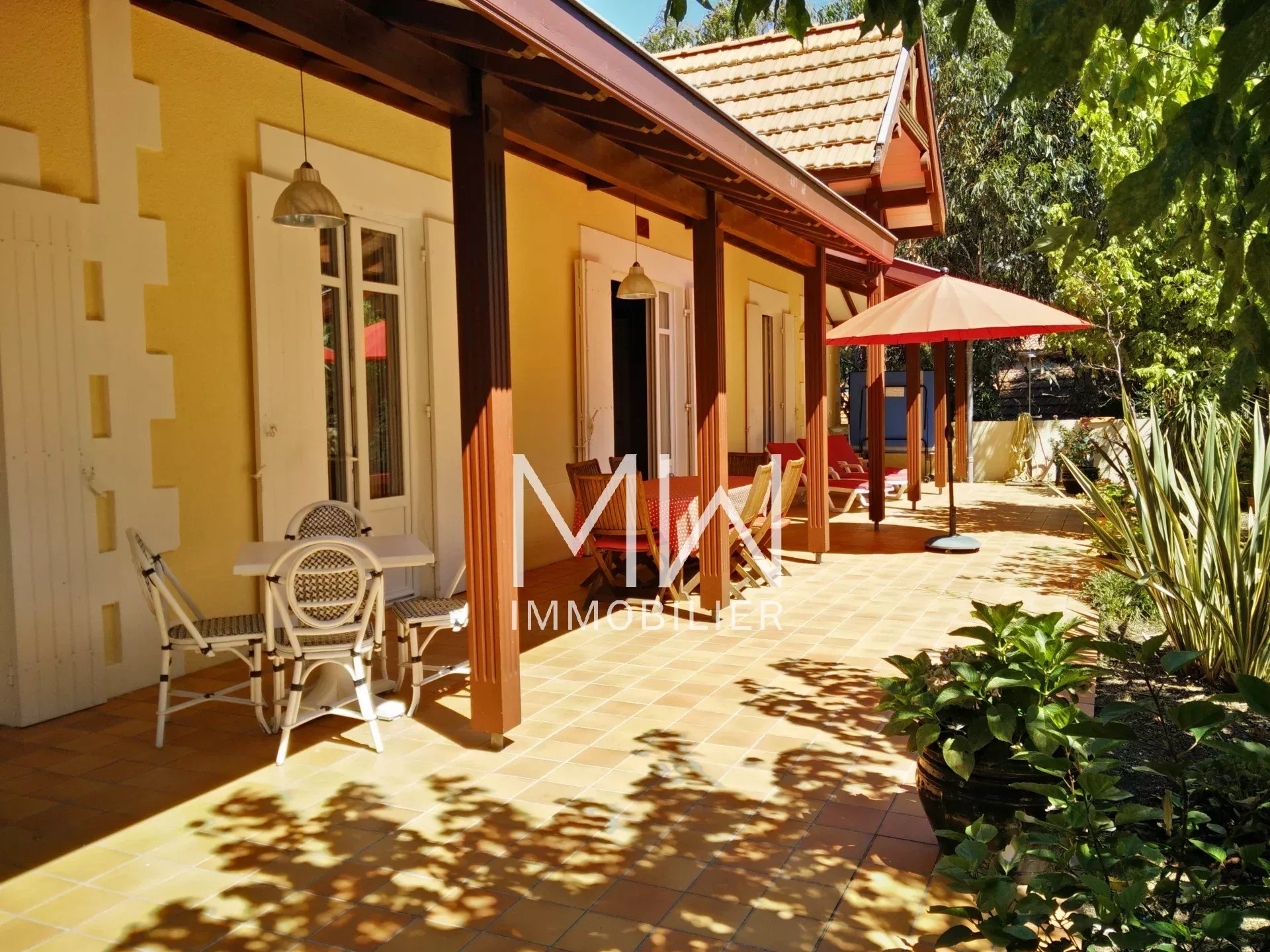 CHARMANTE ARCACHONNAISE – CAP FERRET – 6 COUCHAGES