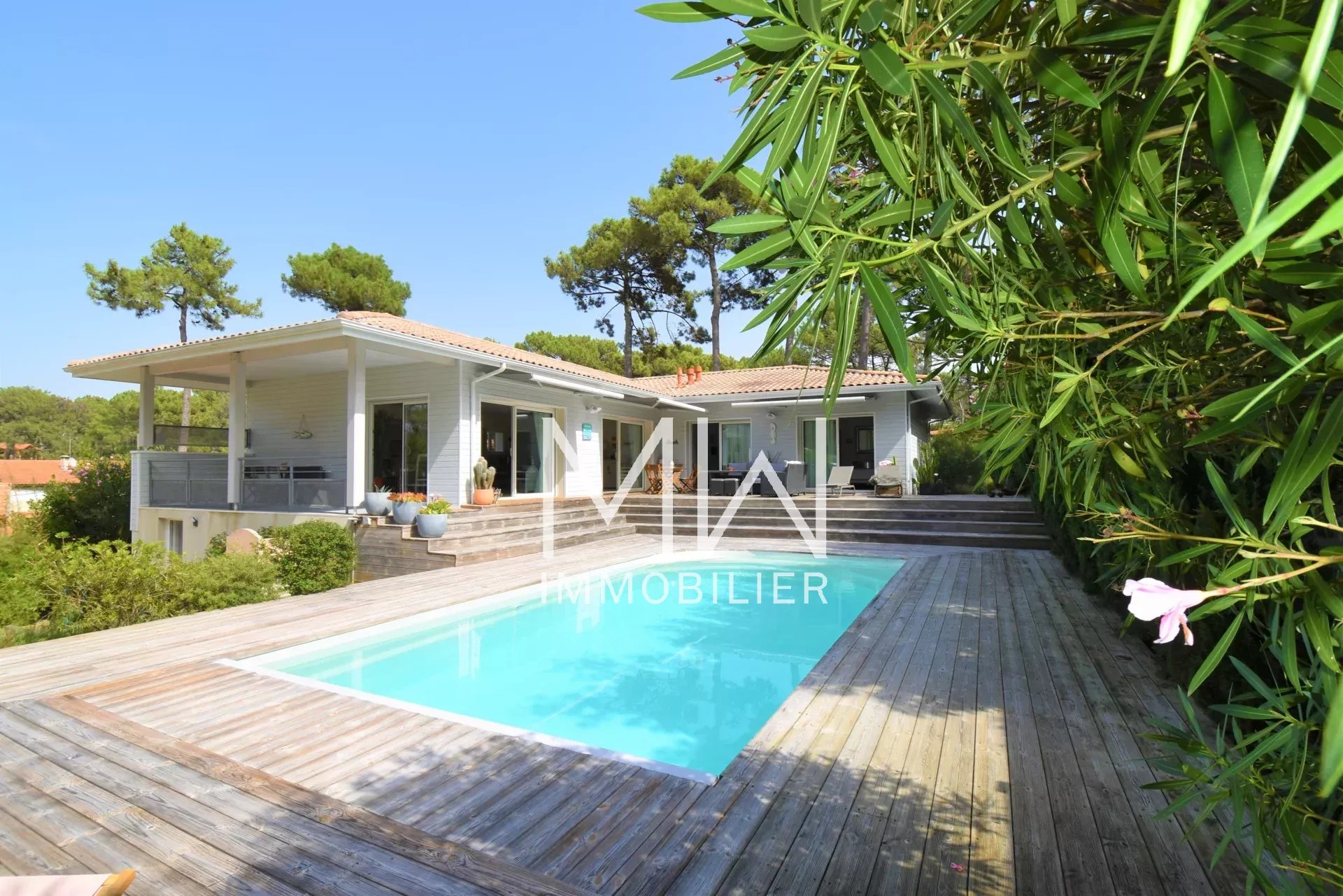 TRES BELLE MAISON  -CAP FERRET-