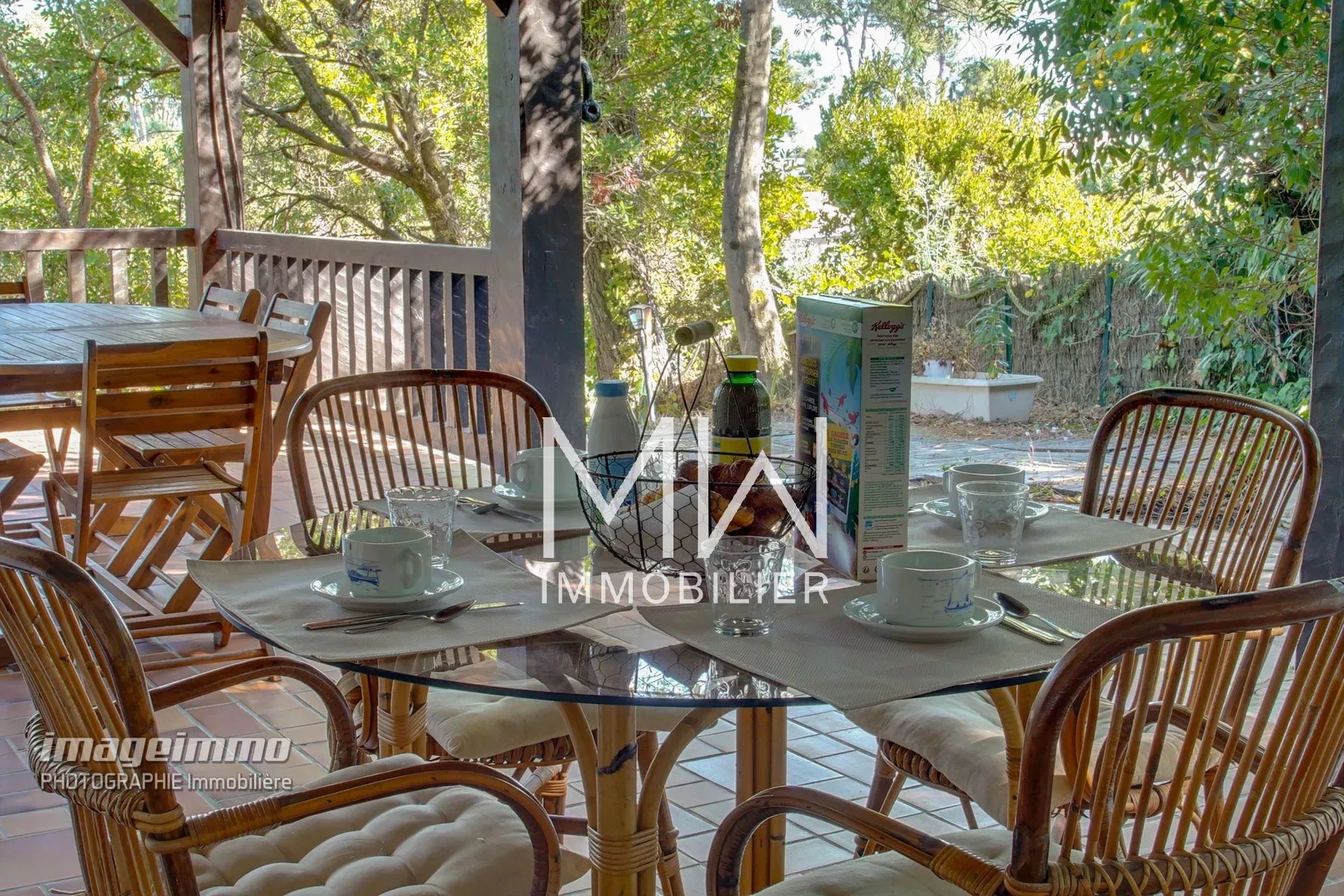 VASTE VILLA TOUT PROCHE DU BASSIN – LE CANON-