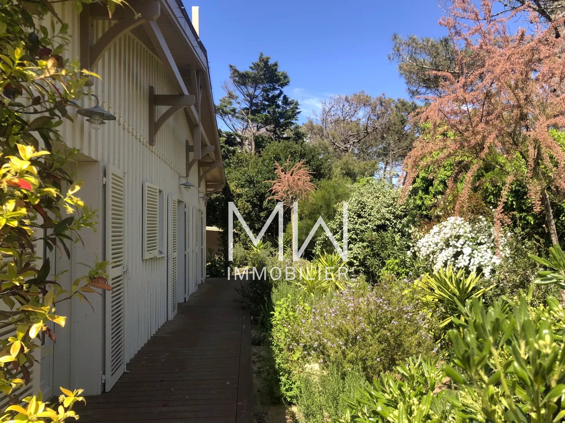 RAVISSANTE VILLA SUR LA DUNE -CAP FERRET-