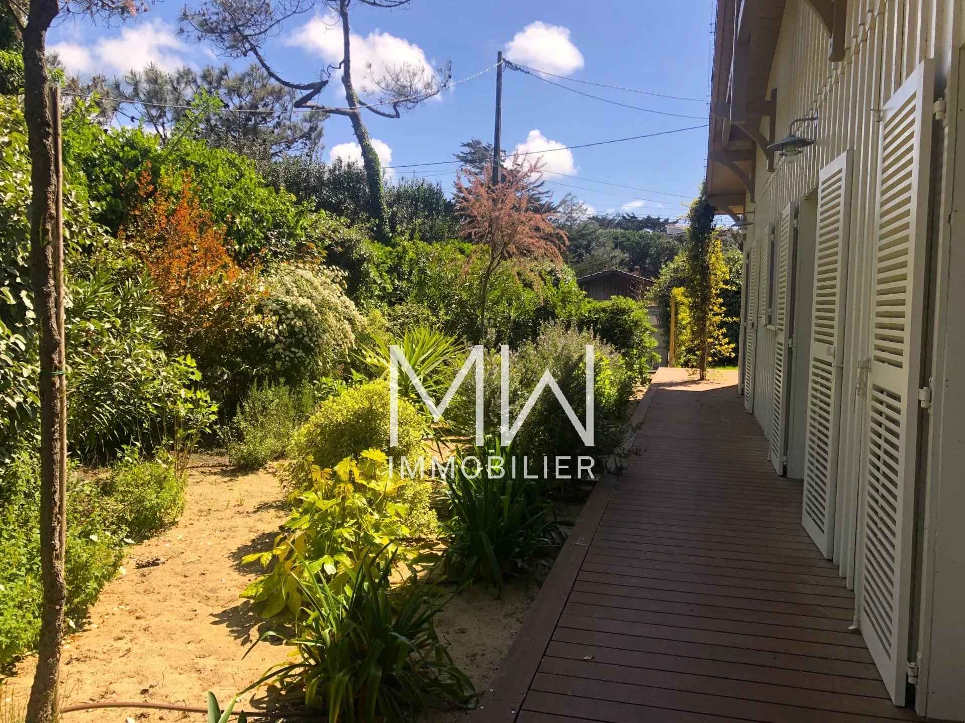 RAVISSANTE VILLA SUR LA DUNE -CAP FERRET-