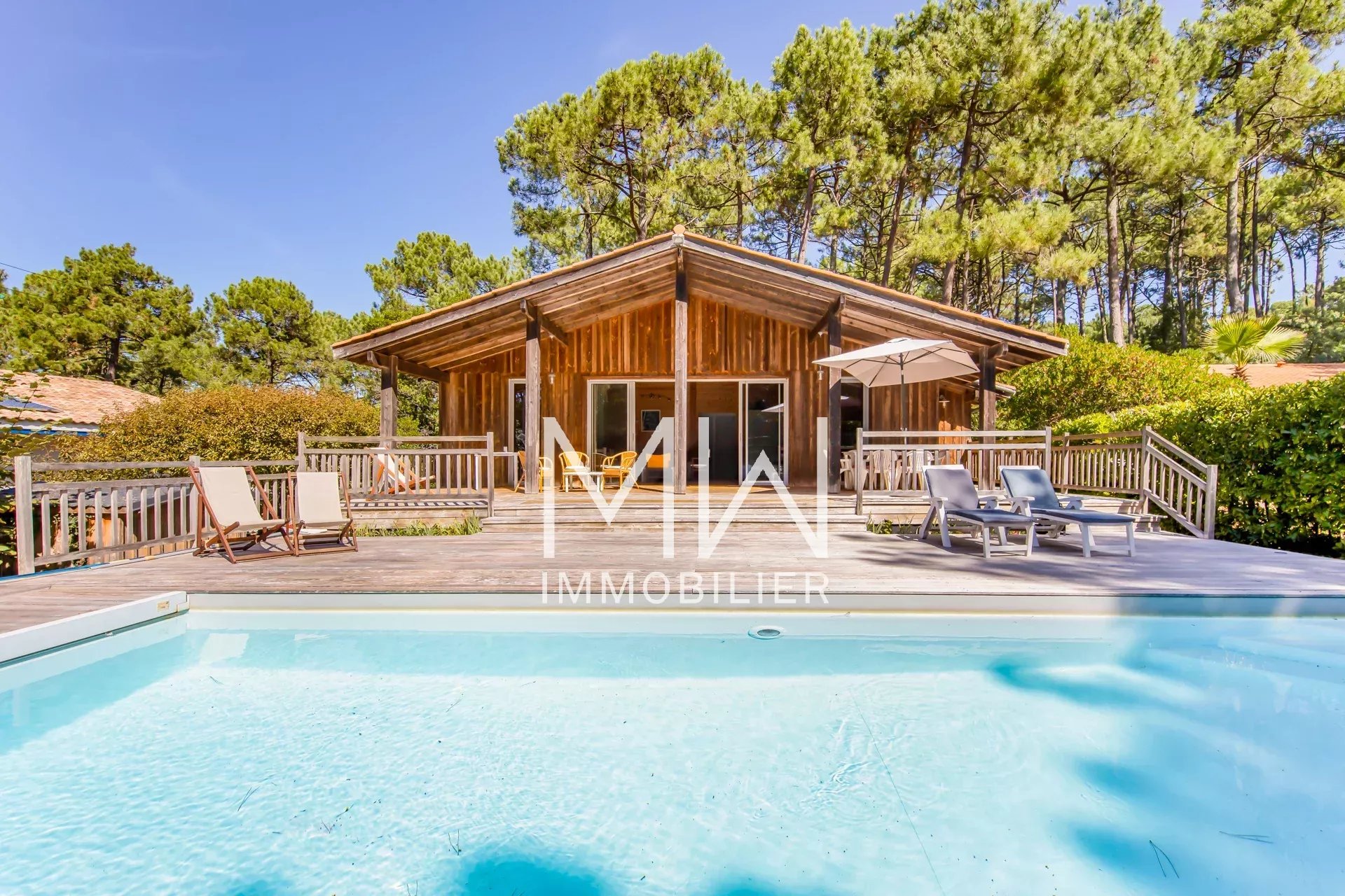 VILLA AVEC PISCINE – PIRAILLAN – 8 COUCHAGES