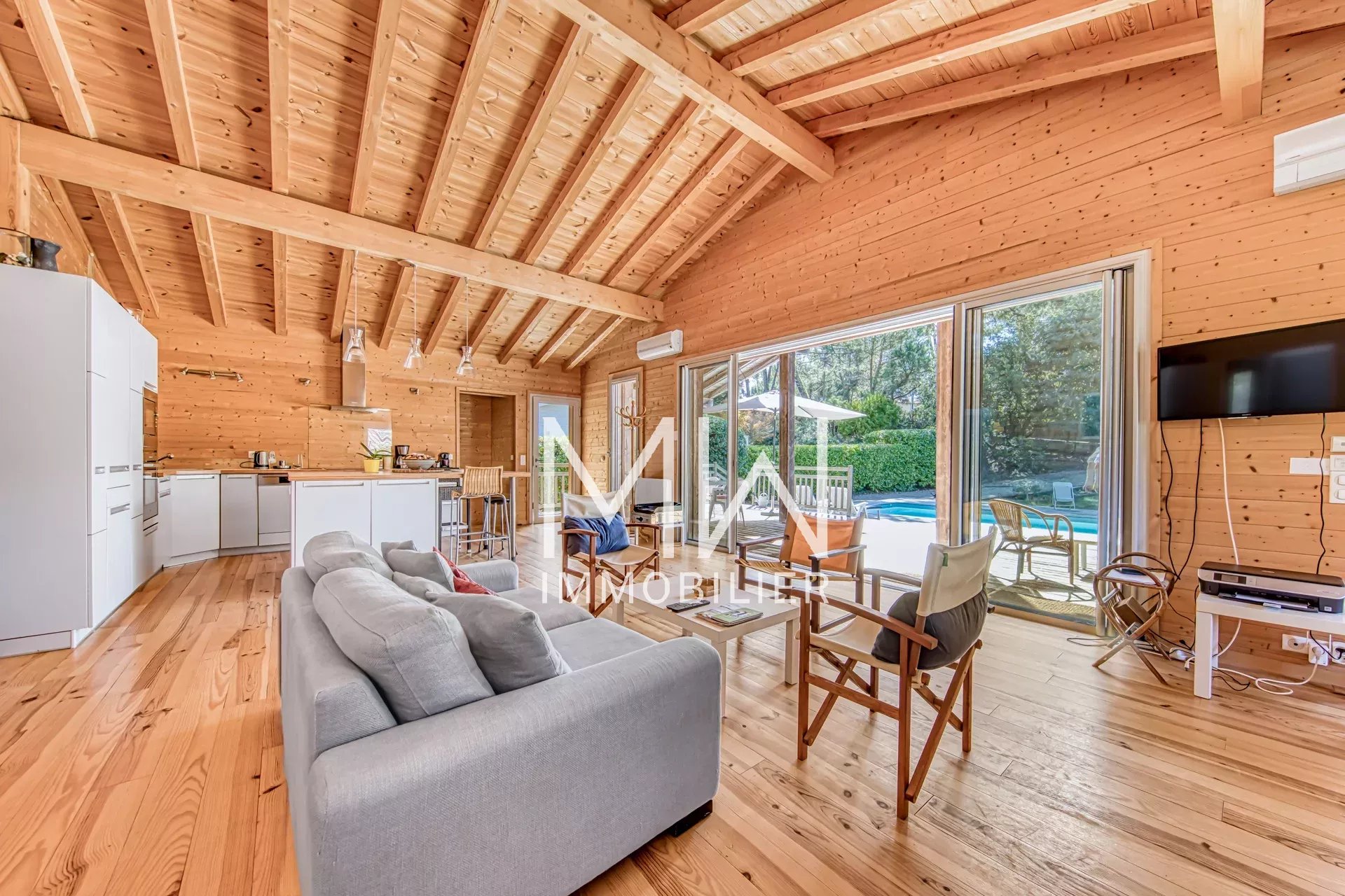 VILLA AVEC PISCINE – PIRAILLAN – 8 COUCHAGES