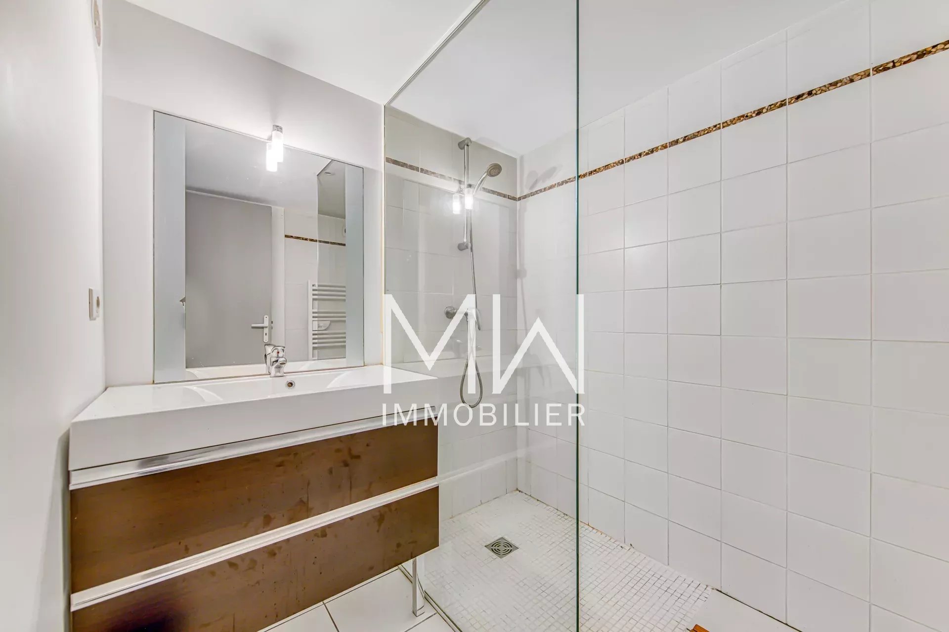 VILLA AVEC PISCINE – PIRAILLAN – 8 COUCHAGES