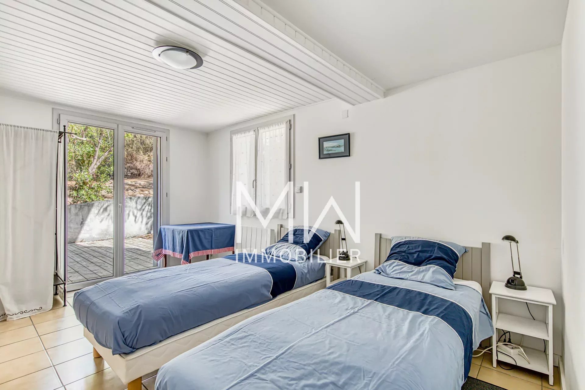 VILLA AVEC PISCINE – PIRAILLAN – 8 COUCHAGES