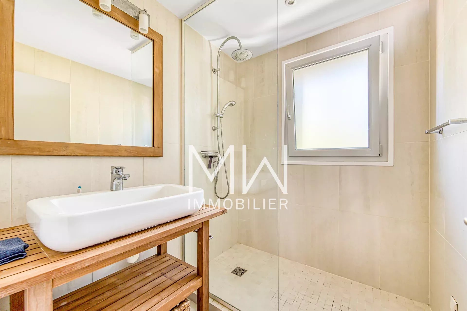 VILLA AVEC PISCINE – PIRAILLAN – 8 COUCHAGES
