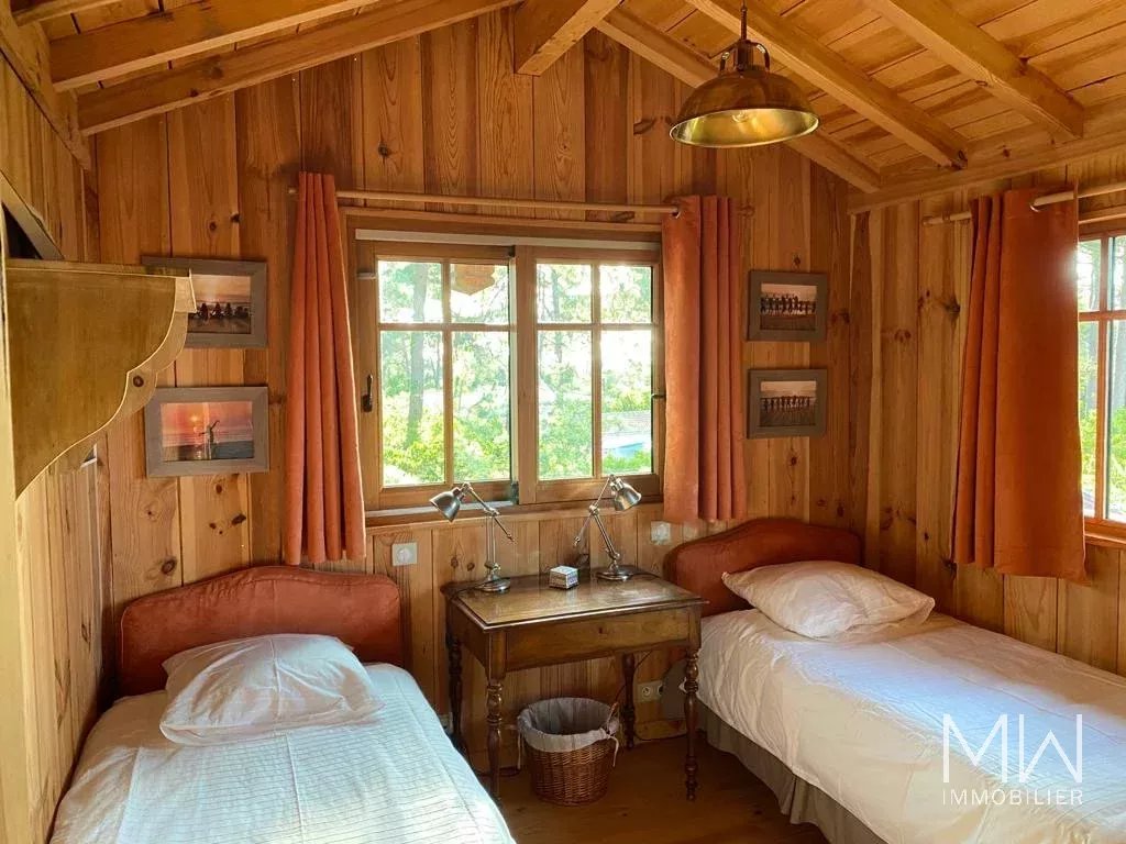 VILLA BOIS AVEC PISCINE ET VUE PANORAMIQUE SUR LE BASSIN – LA VIGNE – 12 PERSONNES