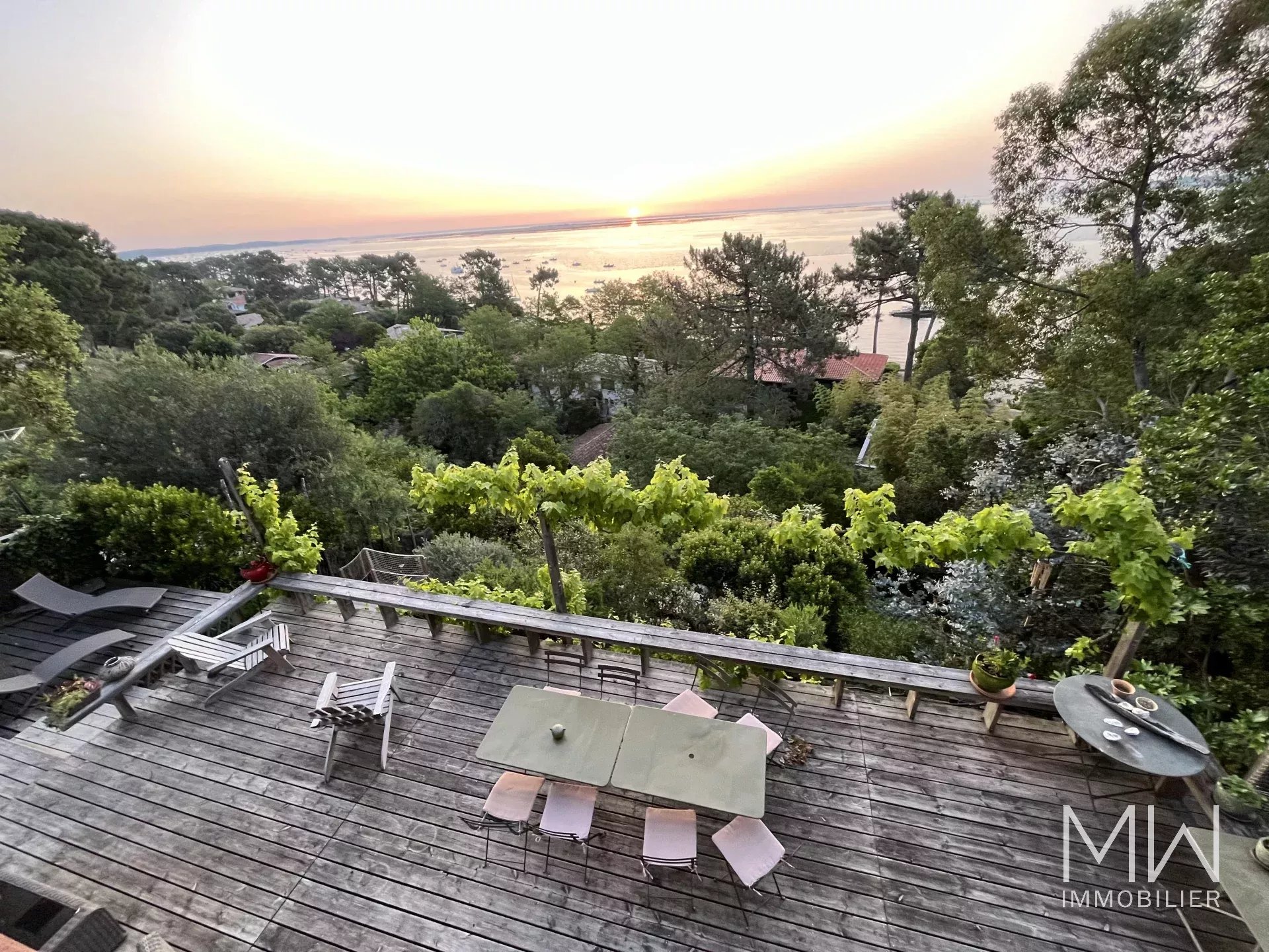 VILLA BOIS AVEC PISCINE ET VUE PANORAMIQUE SUR LE BASSIN – LA VIGNE – 12 PERSONNES