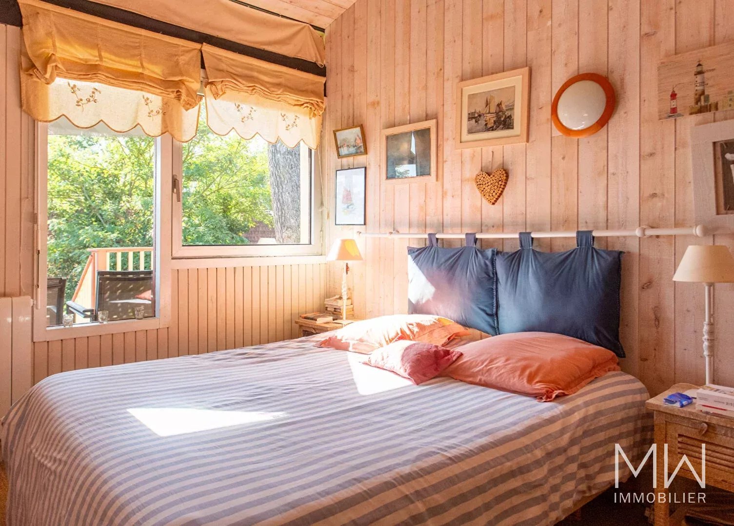 VILLA OFFRANT UNE VUE EXCEPTIONNELLE SUR LE BASSIN -LE CANON-