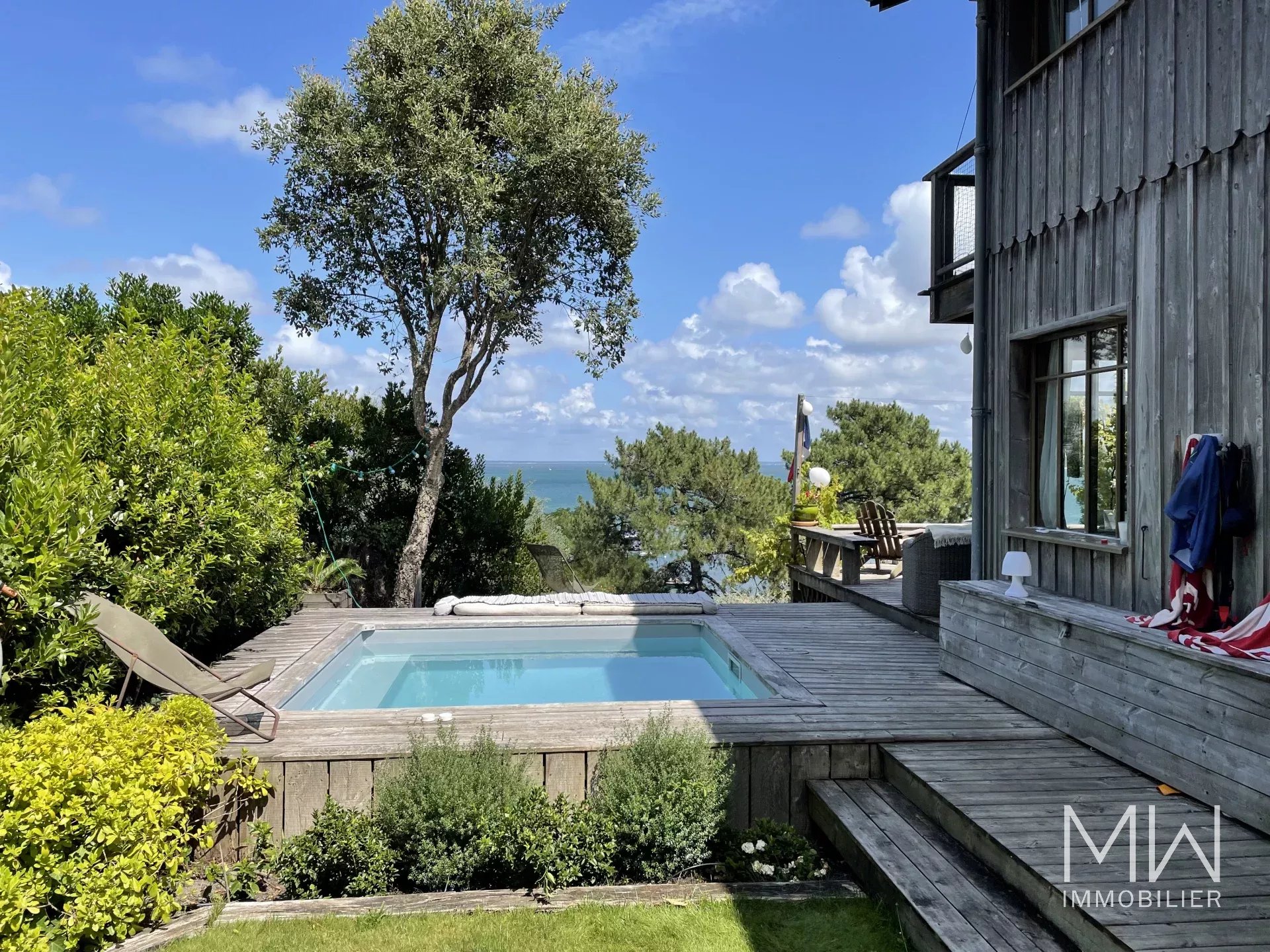 VILLA BOIS AVEC PISCINE ET VUE PANORAMIQUE SUR LE BASSIN – LA VIGNE – 12 PERSONNES