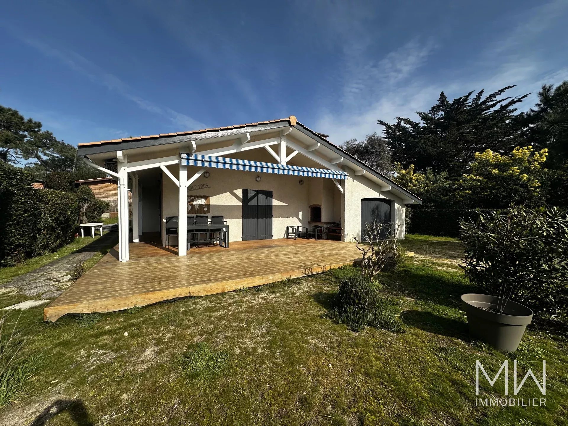 JOLIE VILLA AVEC PISCINE AU COEUR DU CAP FERRET – 6 COUCHAGES