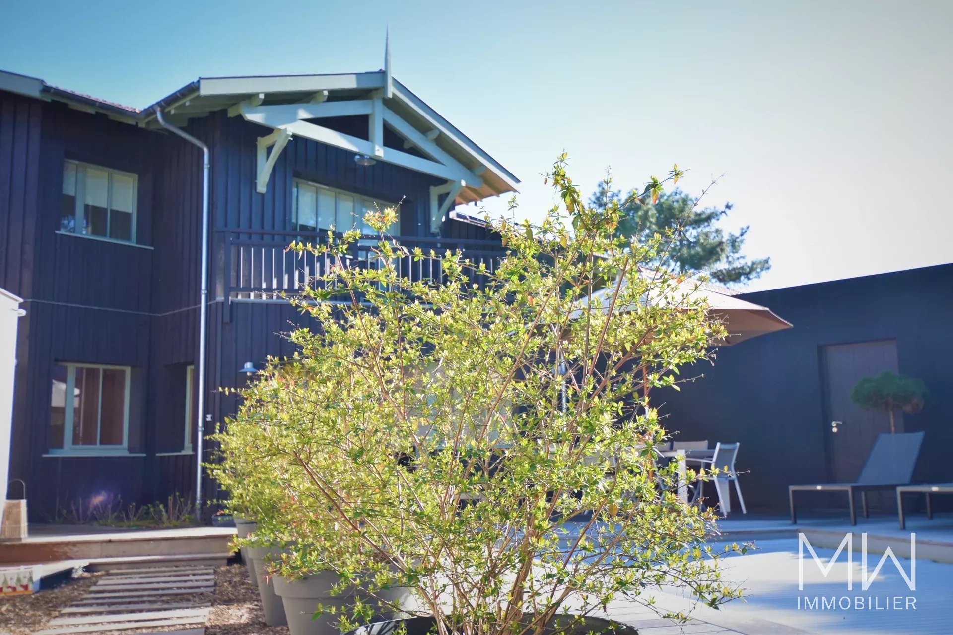 TRES BELLE MAISON -CAP FERRET-